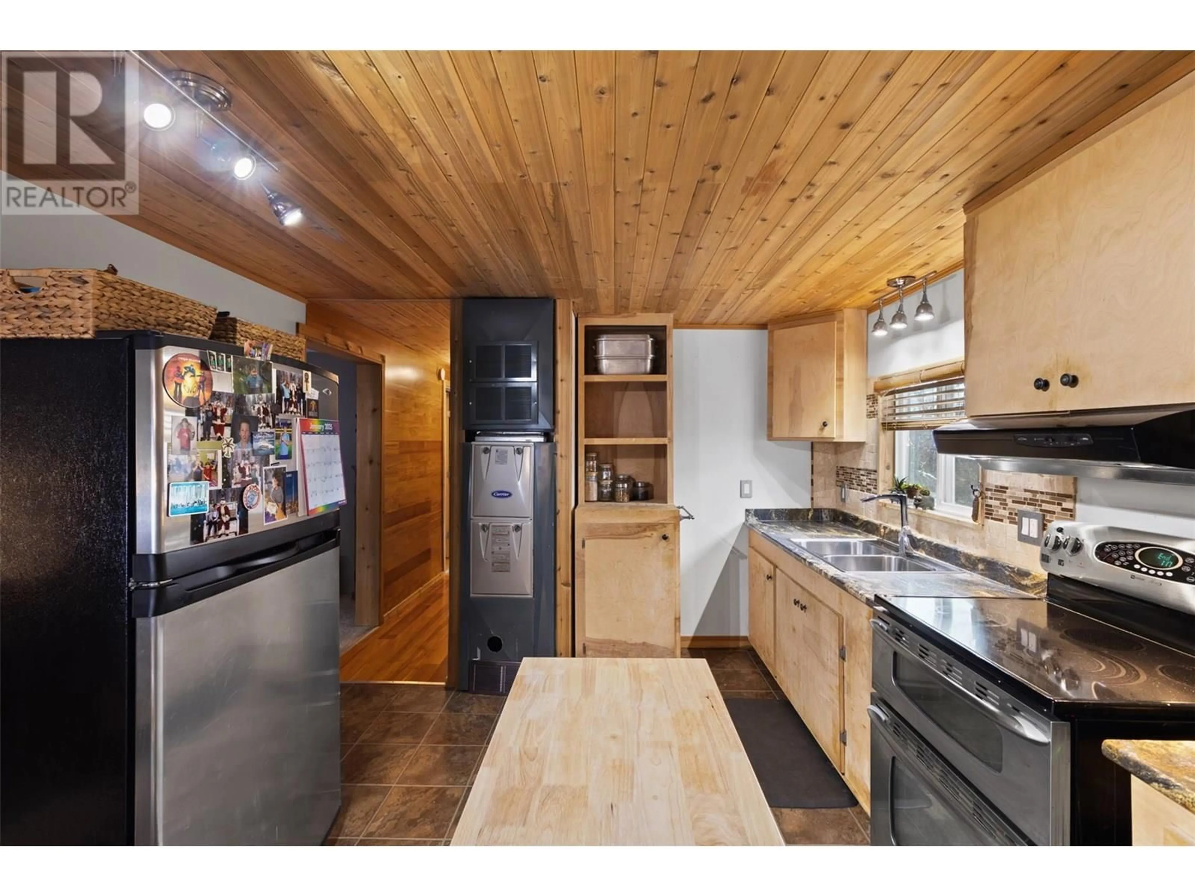 Open concept kitchen, wood/laminate floor for 105 - 2401 ORD ROAD, Kamloops British Columbia V2B7V8