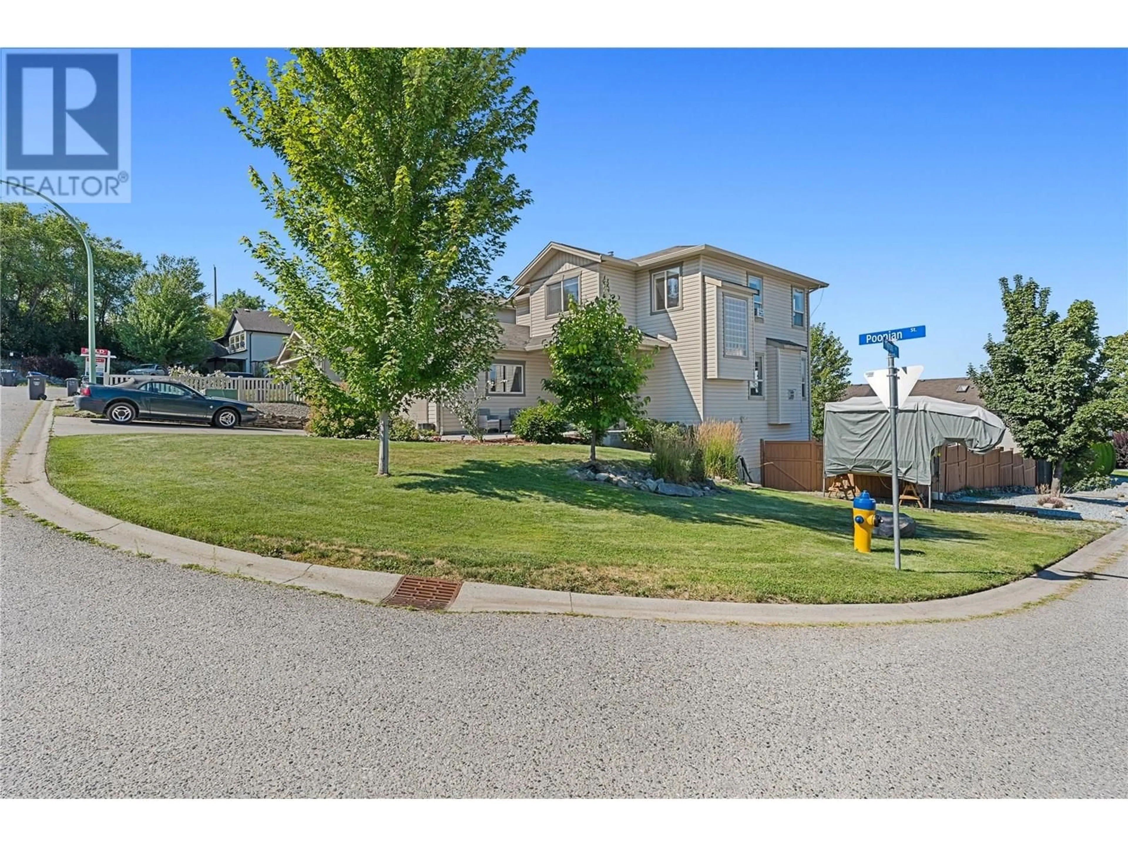 A pic from outside/outdoor area/front of a property/back of a property/a pic from drone, street for 194 POONIAN COURT, Kelowna British Columbia V1X7Y3