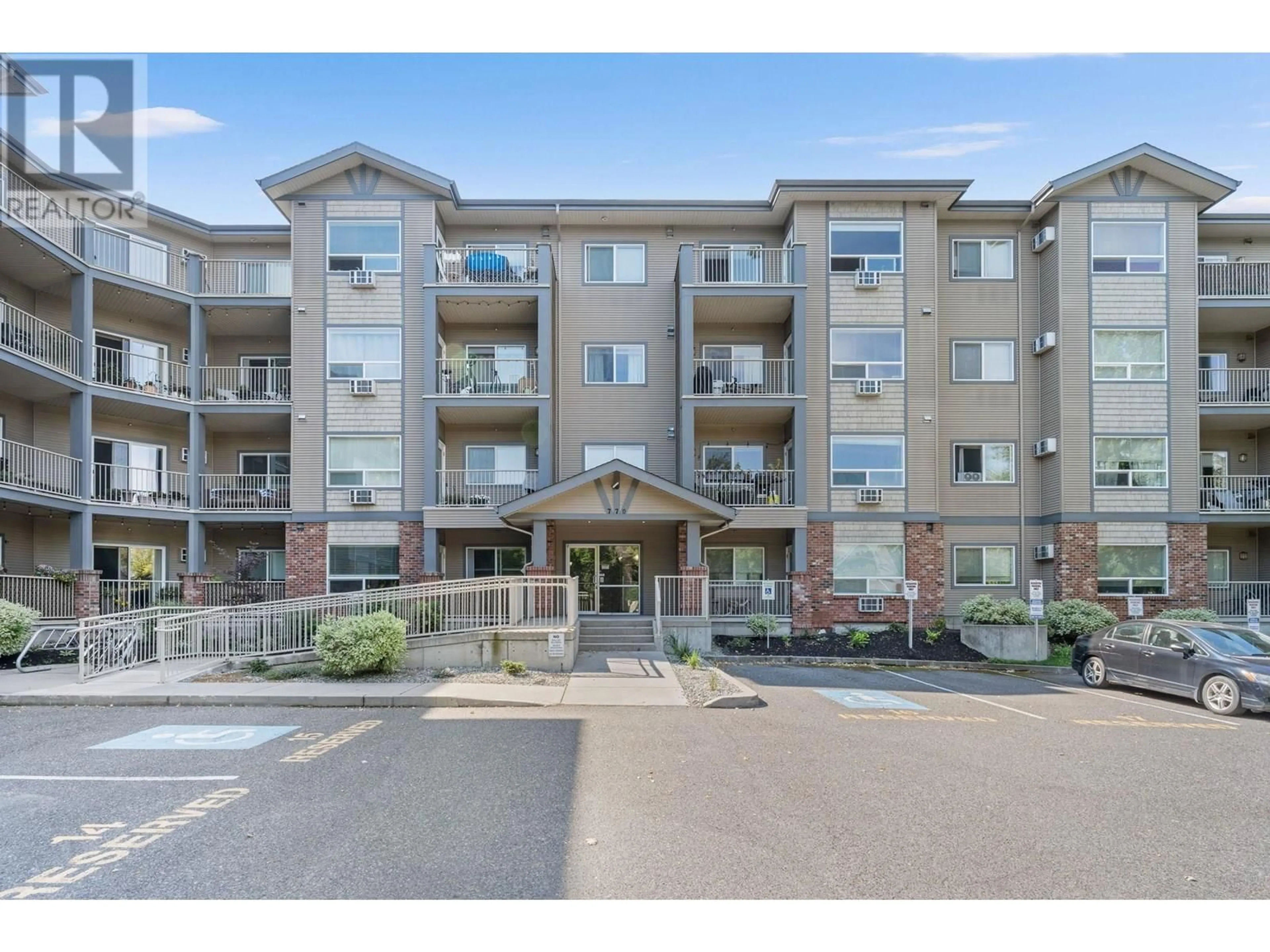 Patio, mountain view for 304 - 770 RUTLAND ROAD NORTH, Kelowna British Columbia V1X3B7