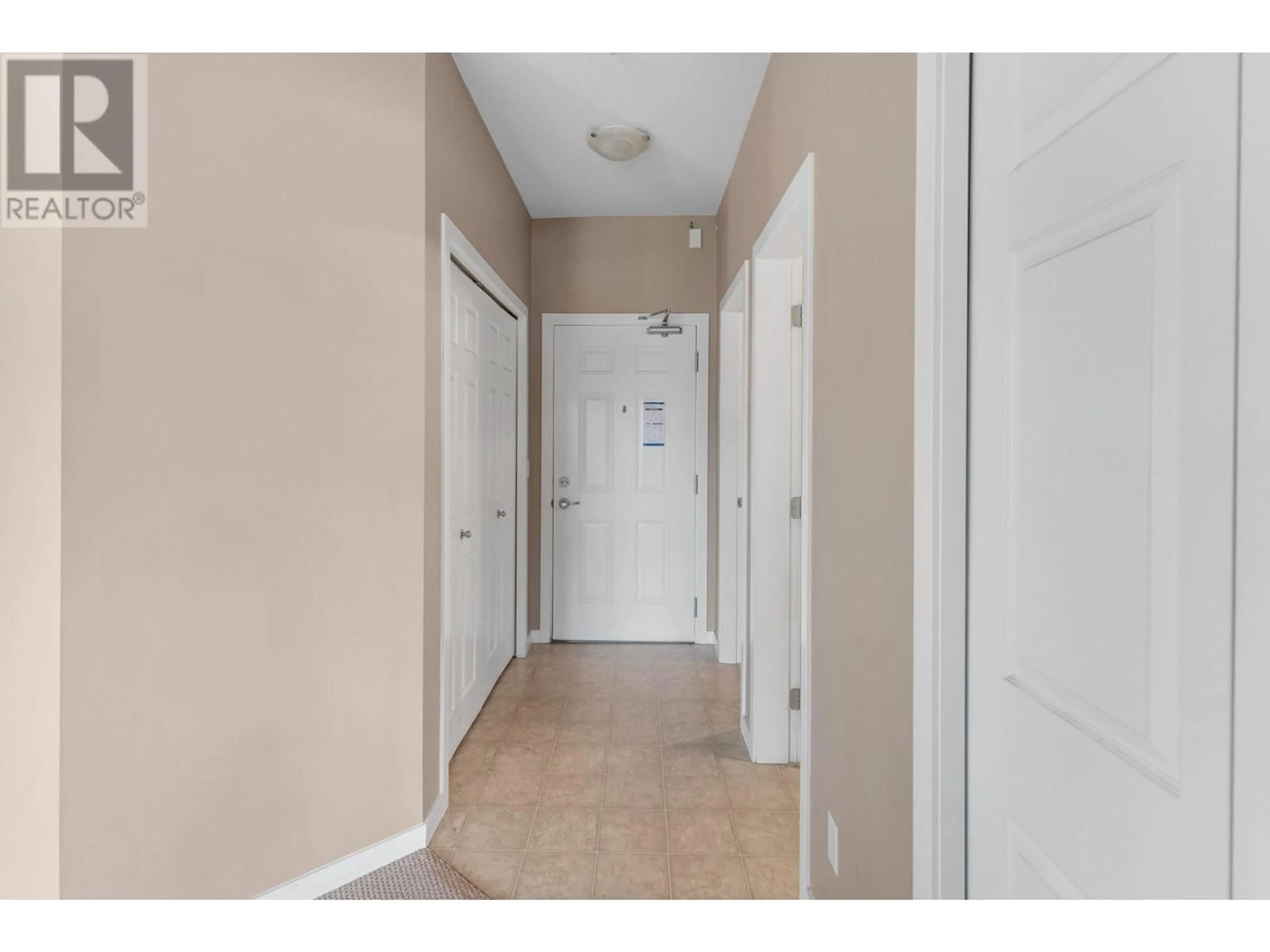 Indoor entryway for 304 - 770 RUTLAND ROAD NORTH, Kelowna British Columbia V1X3B7