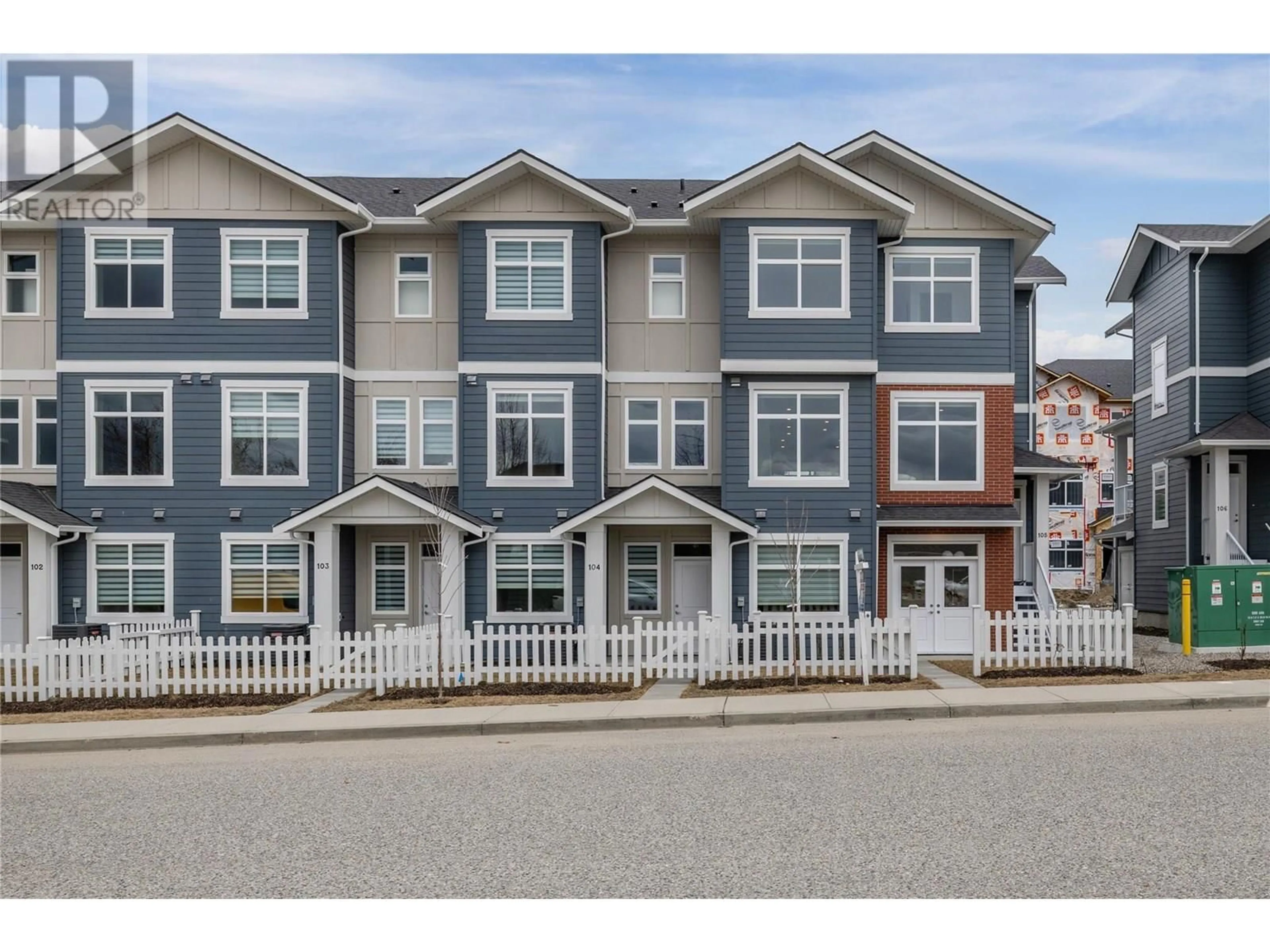 Home with vinyl exterior material, street for 106 - 5300 MAIN STREET, Kelowna British Columbia V1W0C1