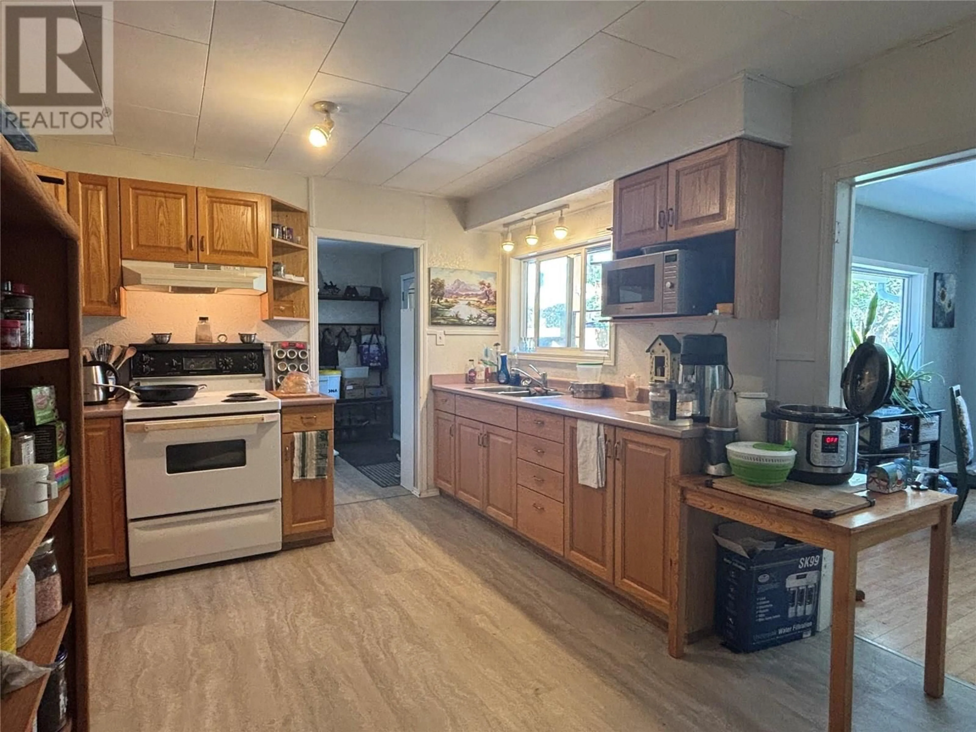 Standard kitchen, unknown for 306 MCDONALD AVENUE, Clinton British Columbia V0K1K0