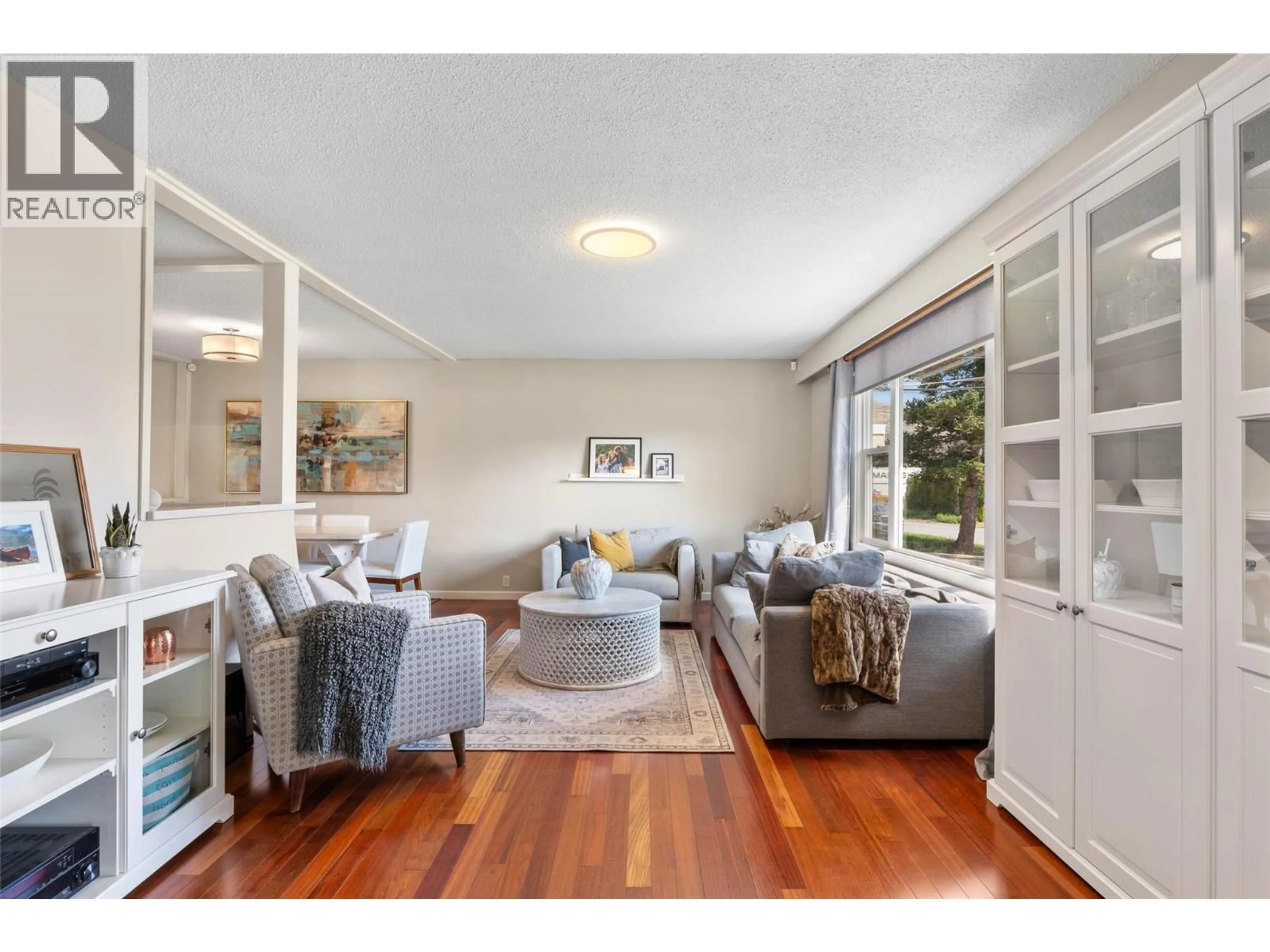 Living room with furniture, unknown for 1074 NICOLANI DRIVE, Kamloops British Columbia V2B5B5