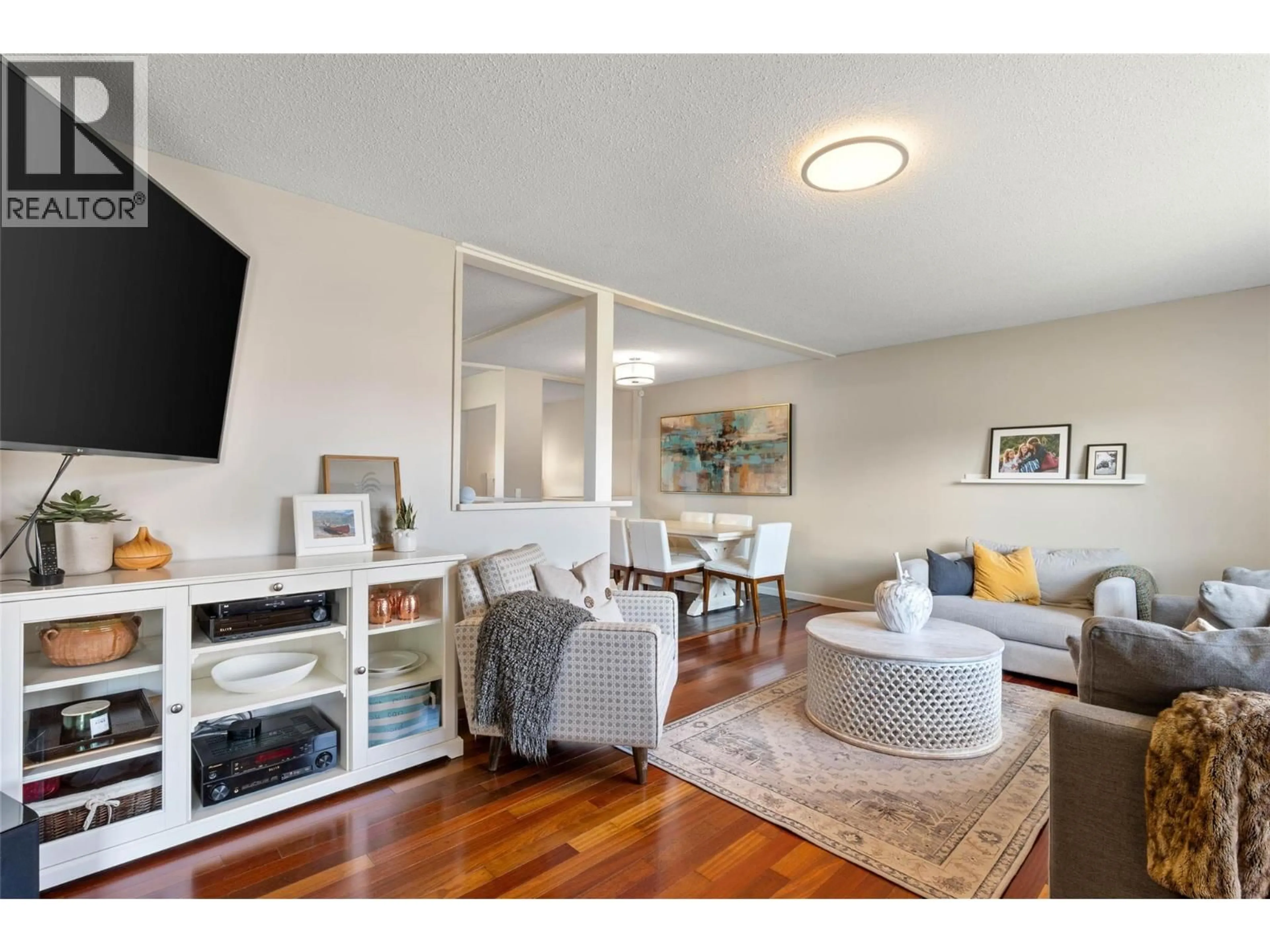 Living room with furniture, unknown for 1074 NICOLANI DRIVE, Kamloops British Columbia V2B5B5