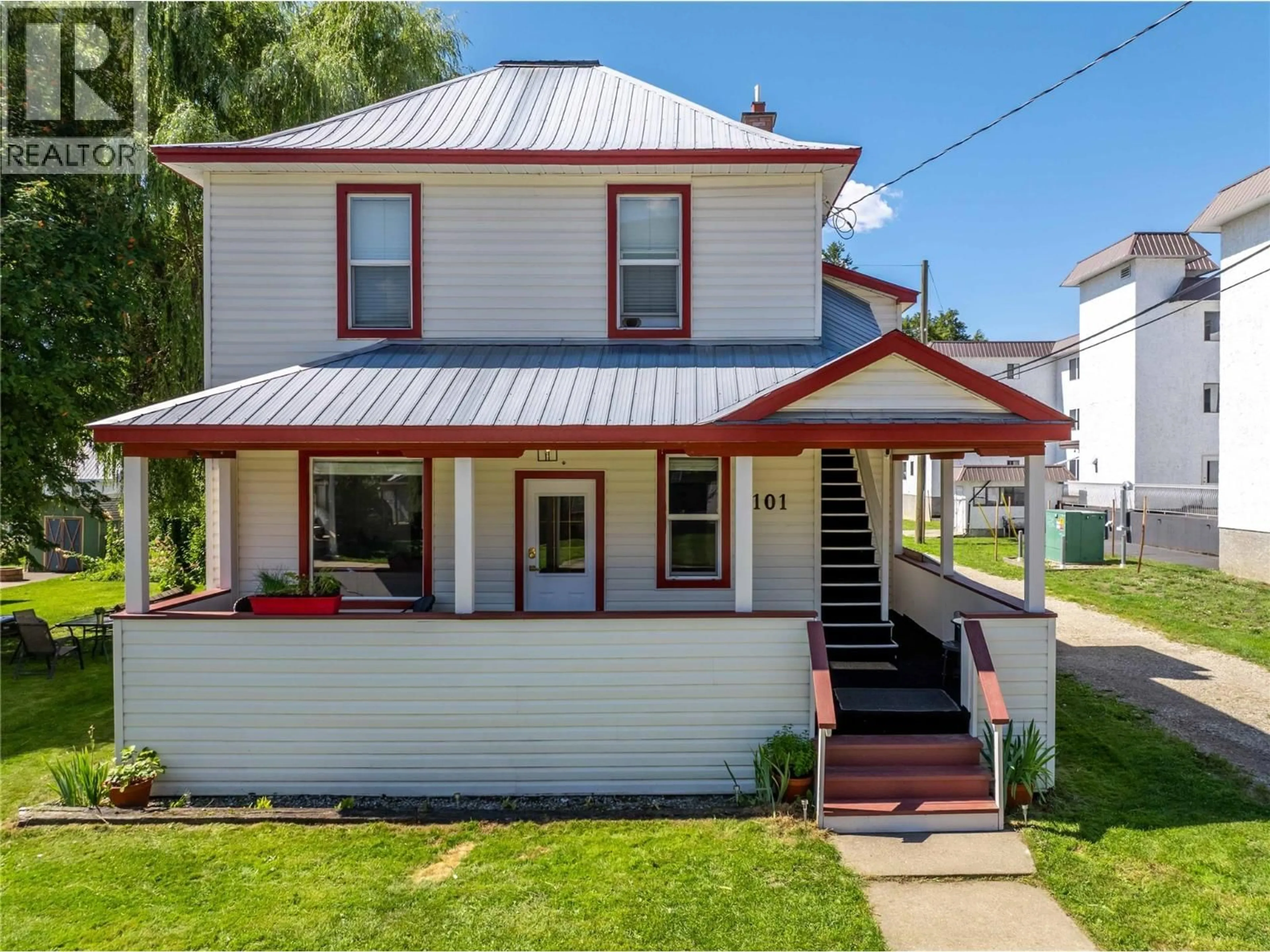 Home with vinyl exterior material, street for 101 SEVENTH STREET EAST, Revelstoke British Columbia V0E2S0