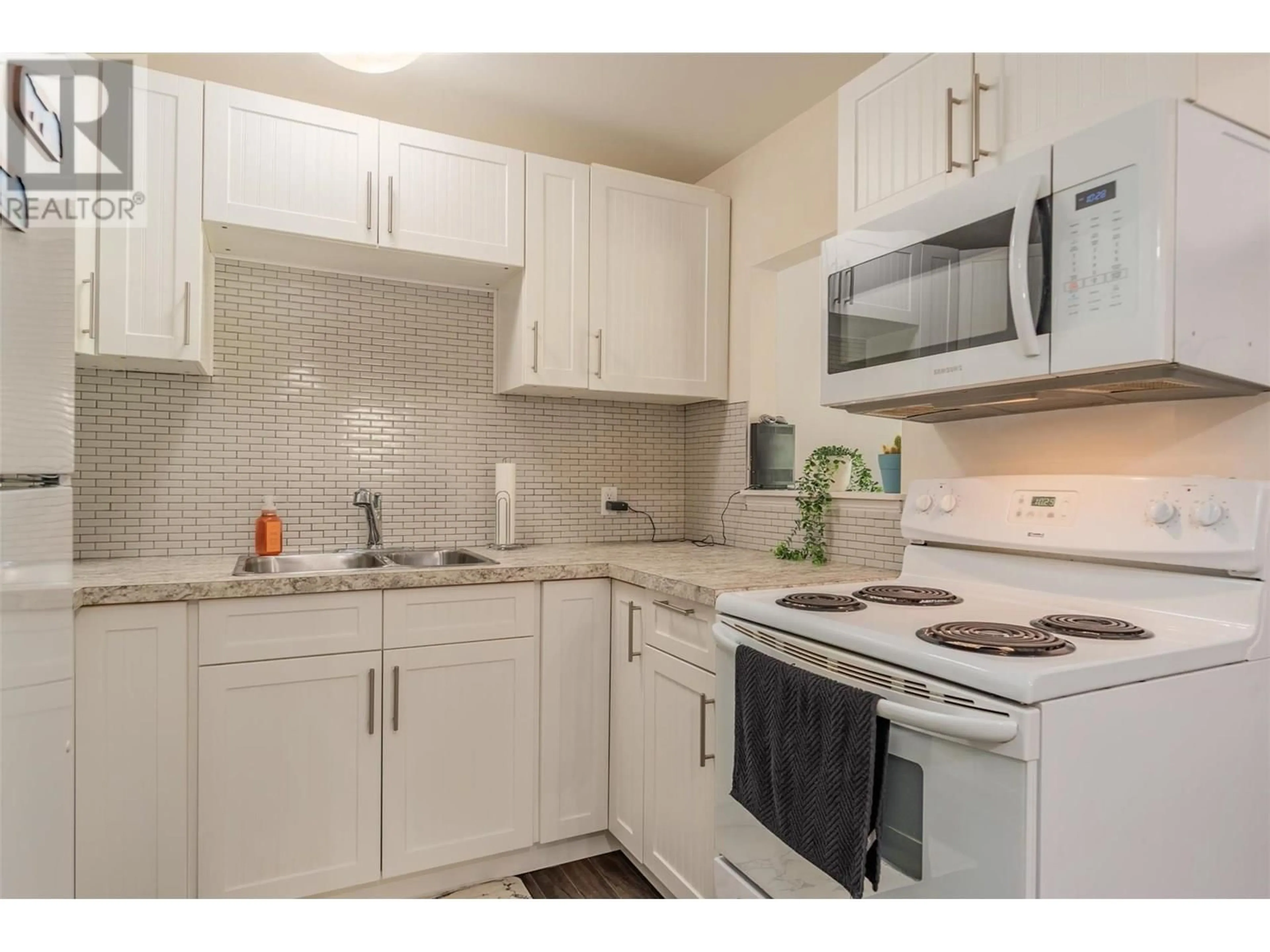 Standard kitchen, unknown for 212 - 880 WORDSWORTH AVENUE, Warfield British Columbia V1R2E9