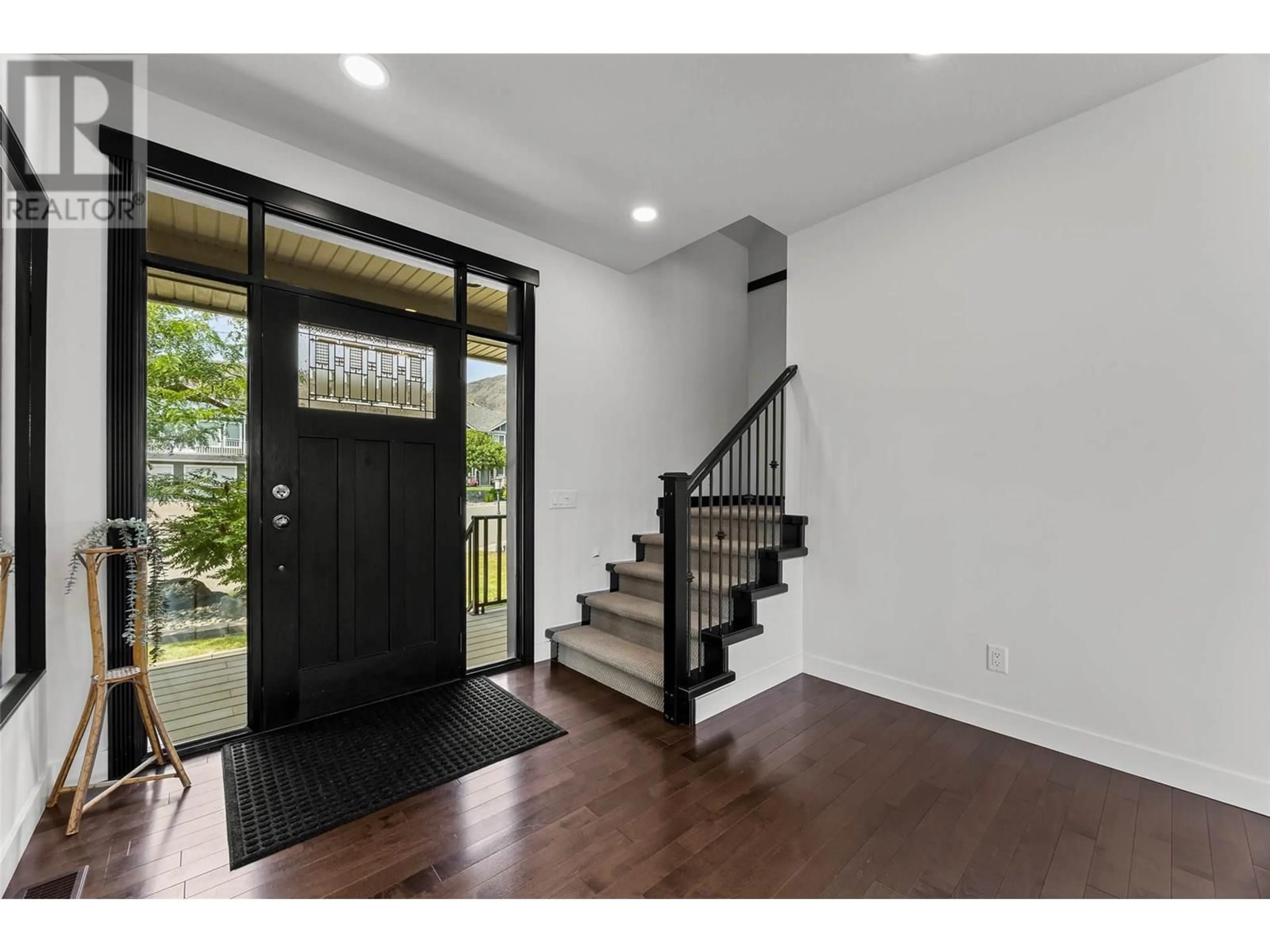 Indoor entryway for 2120 CANTLE COURT, Kamloops British Columbia V2B0A7