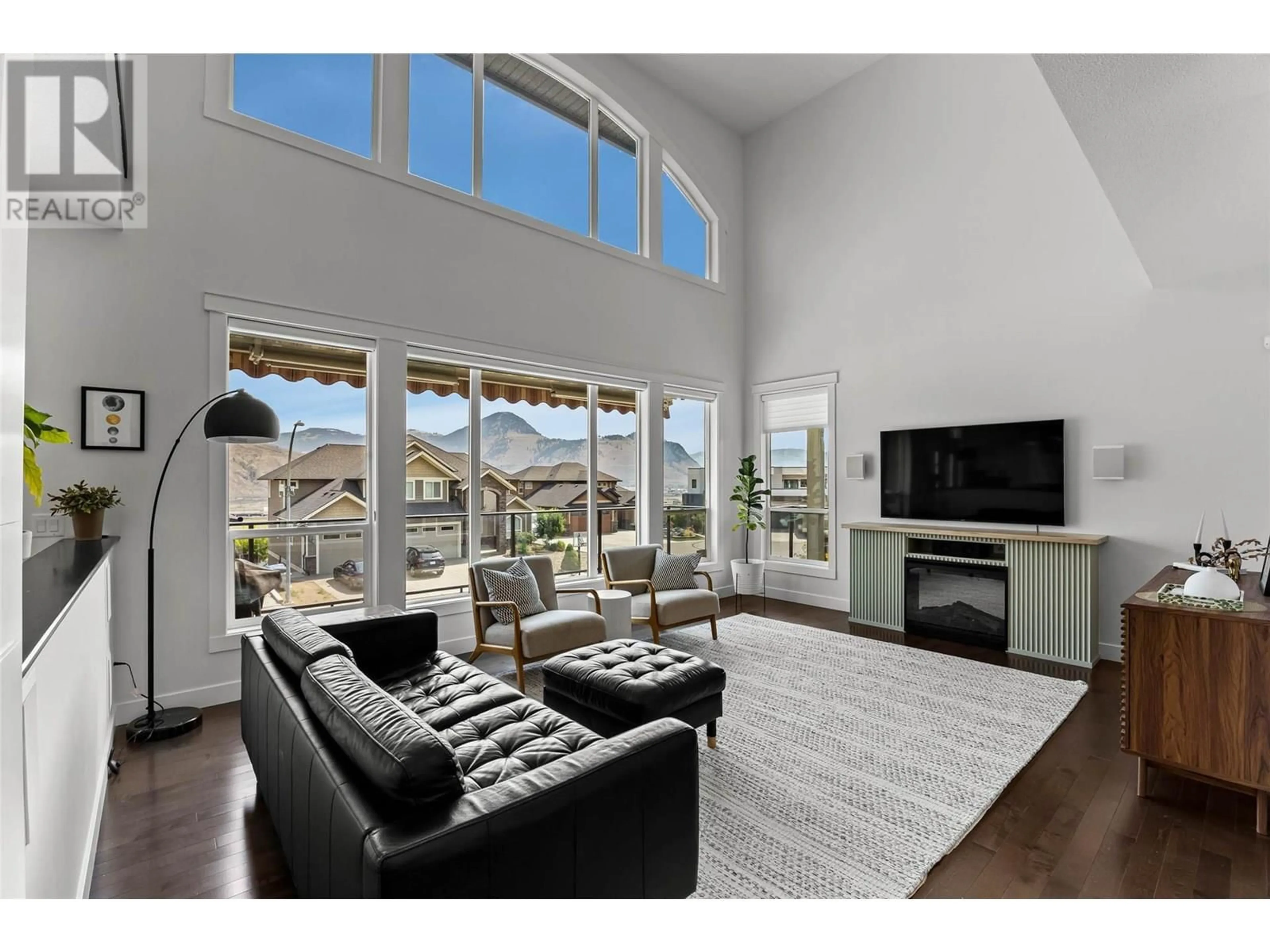 Living room with furniture, unknown for 2120 CANTLE COURT, Kamloops British Columbia V2B0A7