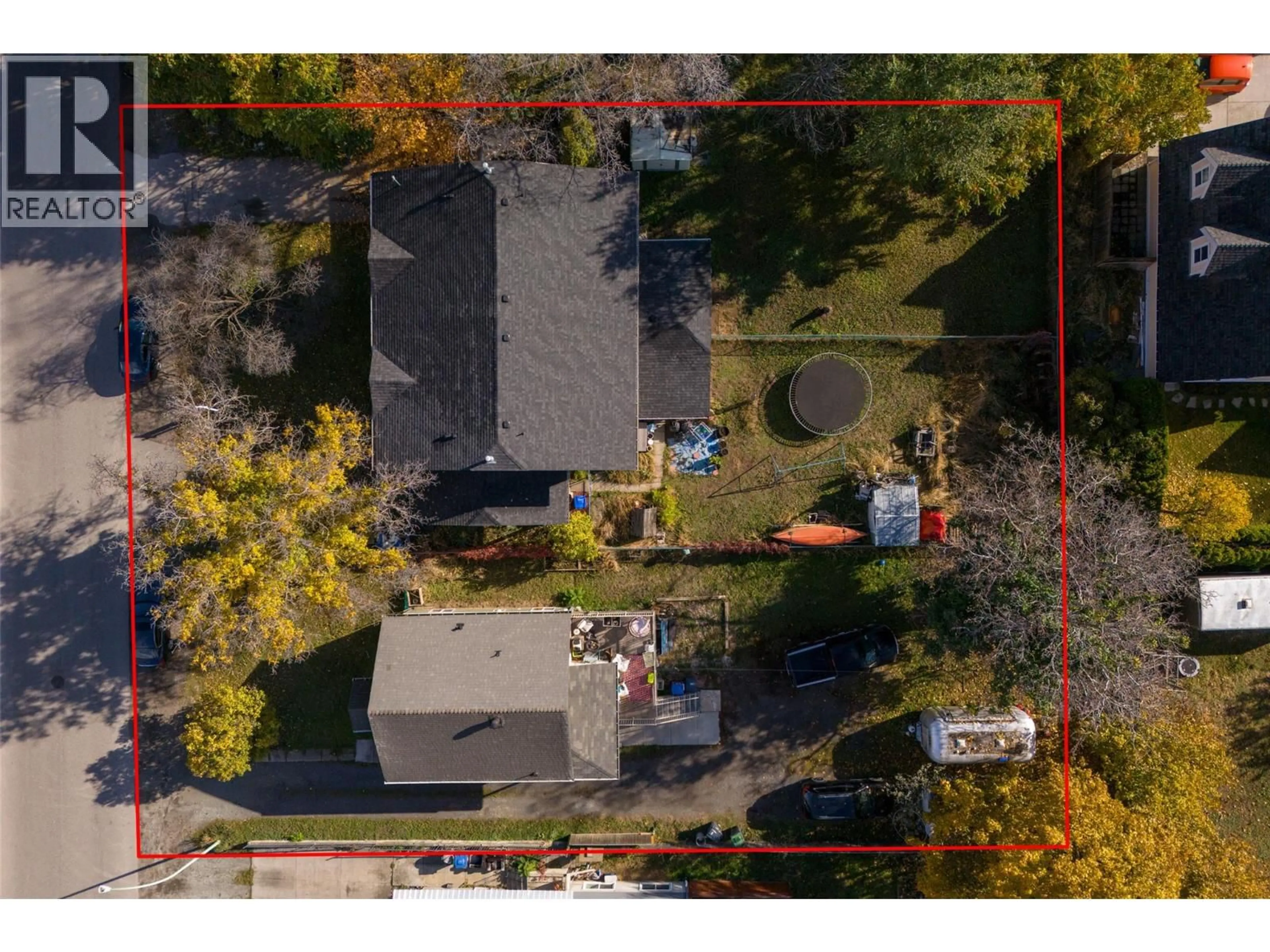 A pic from outside/outdoor area/front of a property/back of a property/a pic from drone, street for LAURIER AVENUE, Kelowna British Columbia V1Y6B2