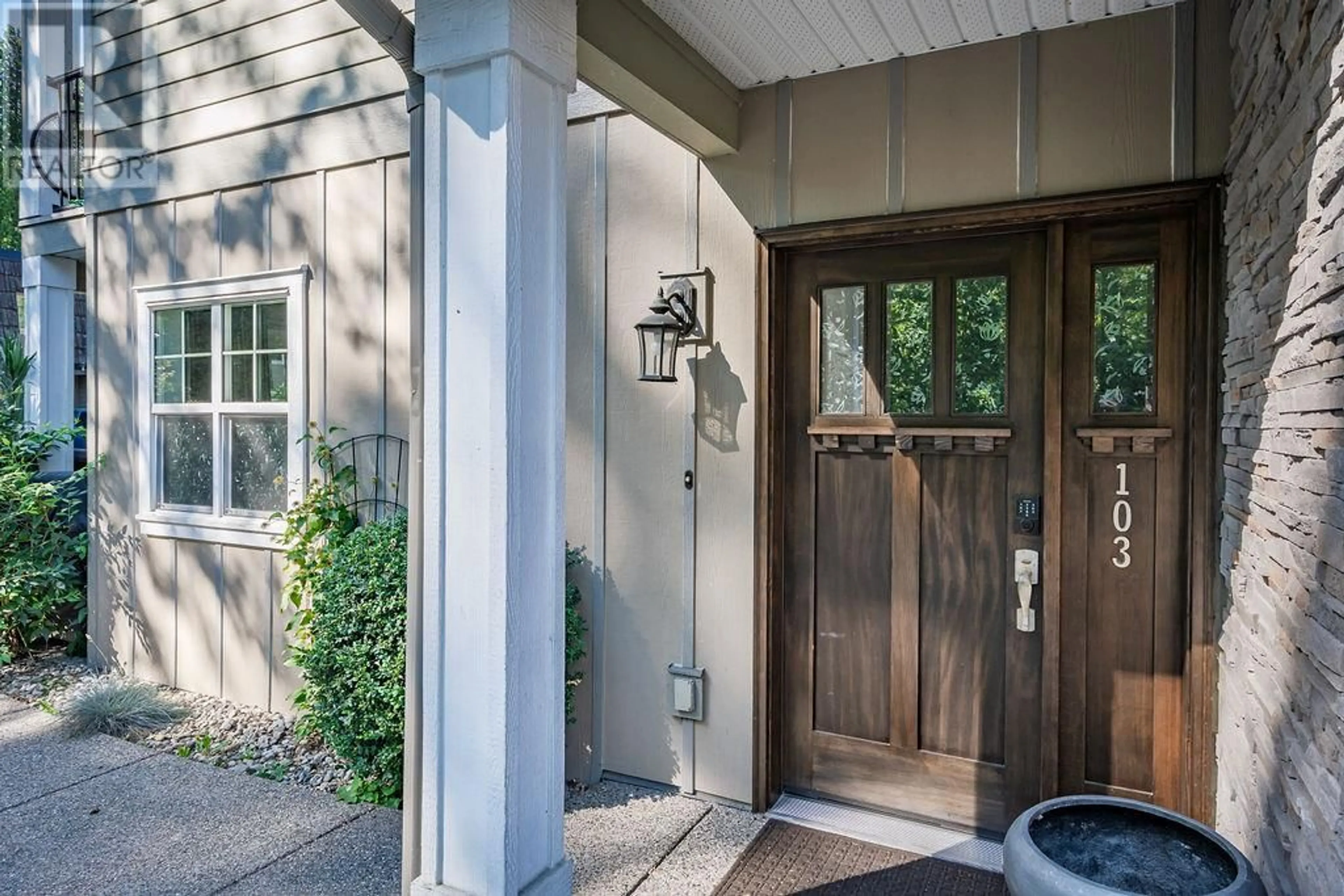 Indoor entryway for 103 - 2011 PERRIER ROAD, Nelson British Columbia V1L6Y8