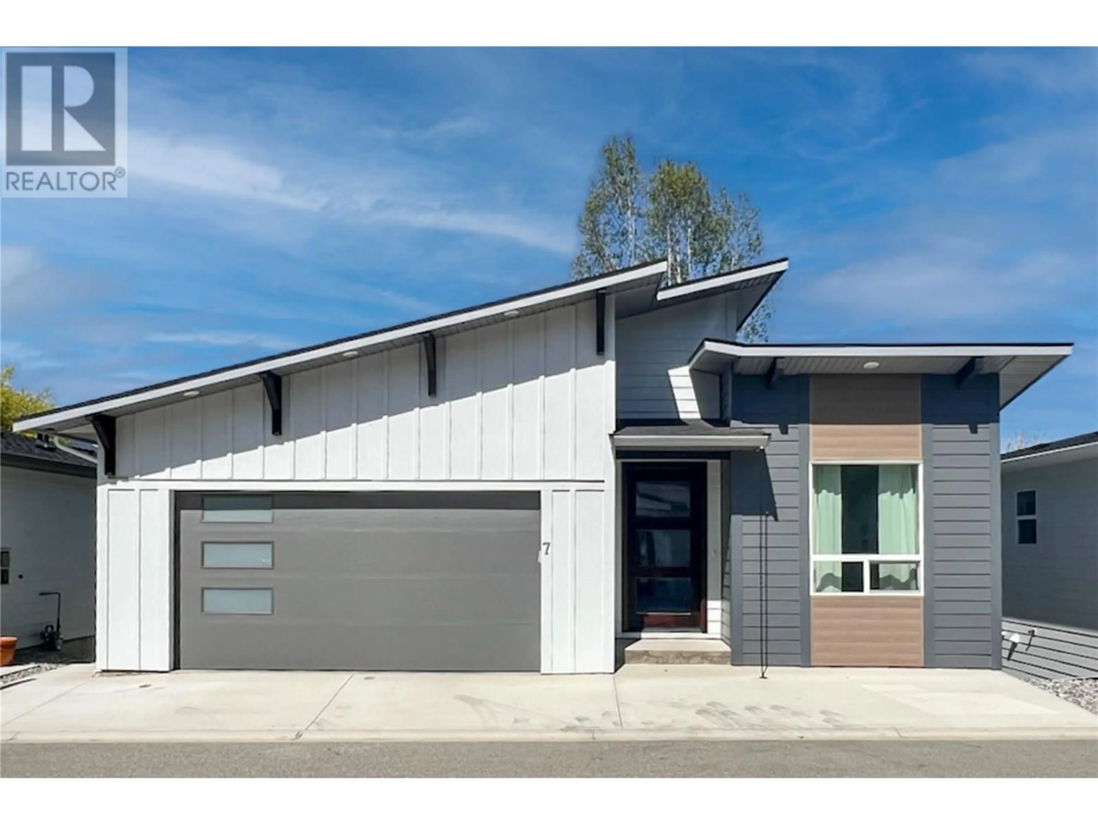 Home with brick exterior material, street for 7 - 1840 10 STREET SOUTHWEST, Salmon Arm British Columbia V1E0H1