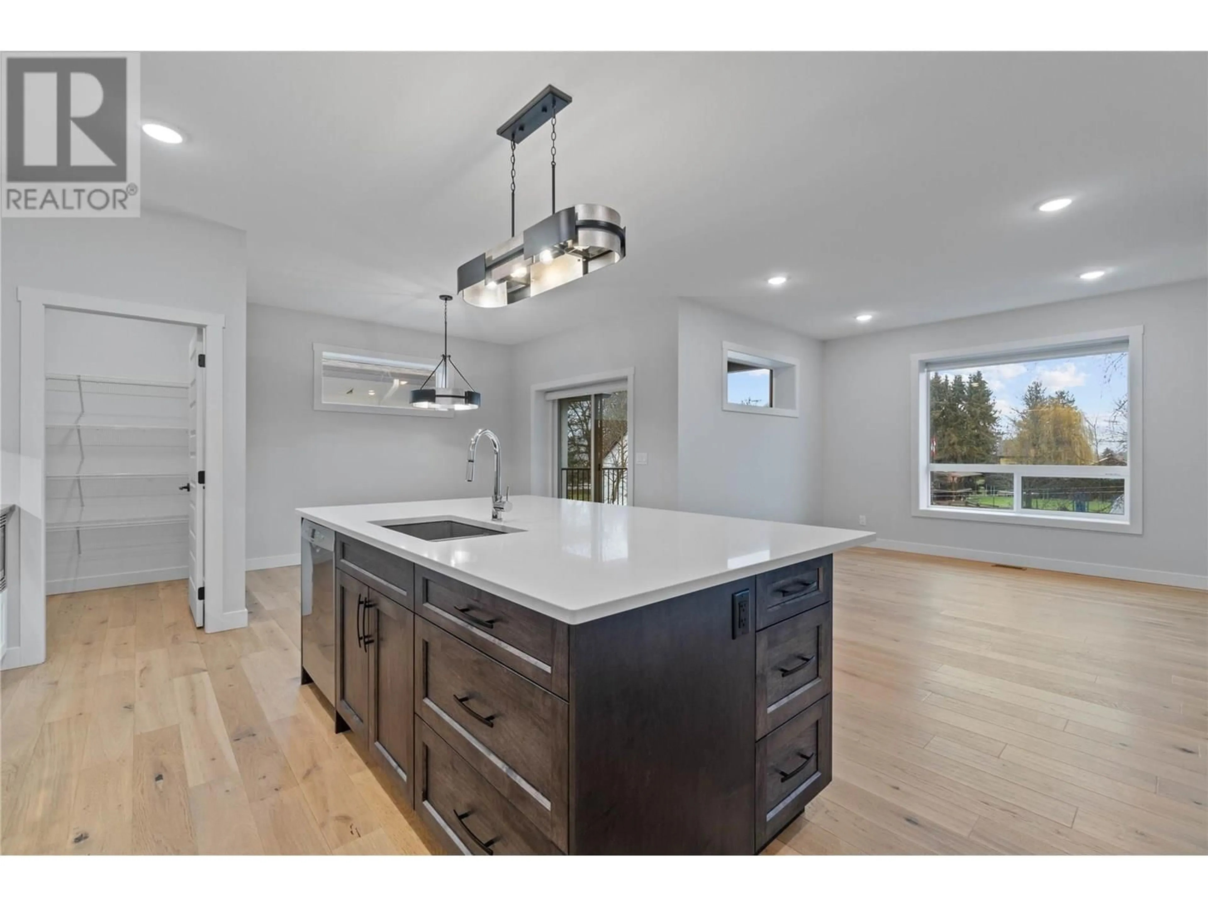 Open concept kitchen, unknown for 7 - 1840 10 STREET SOUTHWEST, Salmon Arm British Columbia V1E0H1