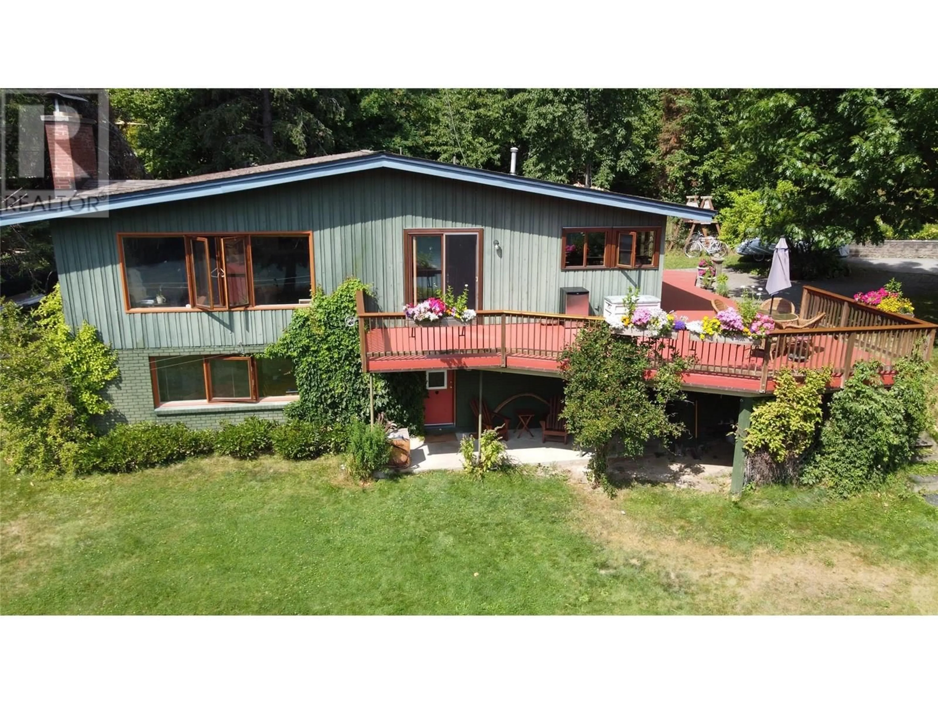 A pic from outside/outdoor area/front of a property/back of a property/a pic from drone, unknown for 706 SHUTTY ROAD, Nelson British Columbia V1L6M6