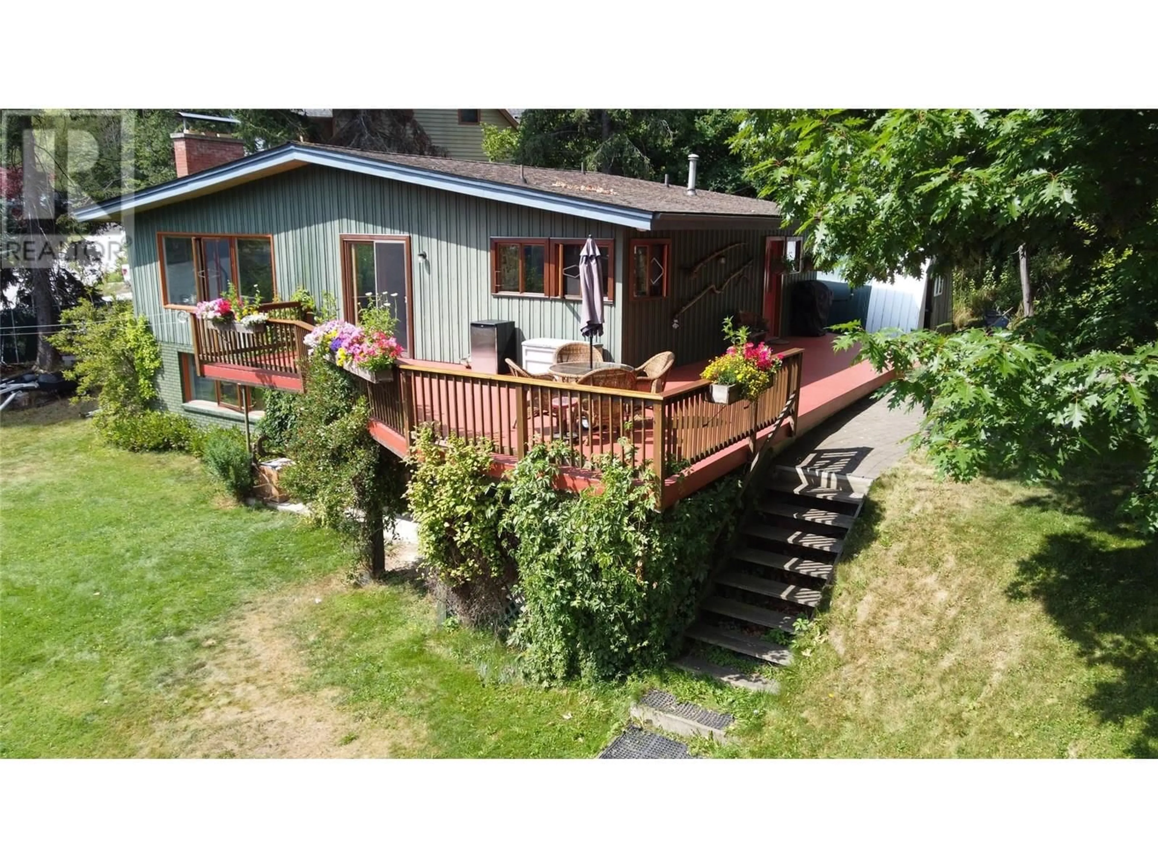 A pic from outside/outdoor area/front of a property/back of a property/a pic from drone, street for 706 SHUTTY ROAD, Nelson British Columbia V1L6M6