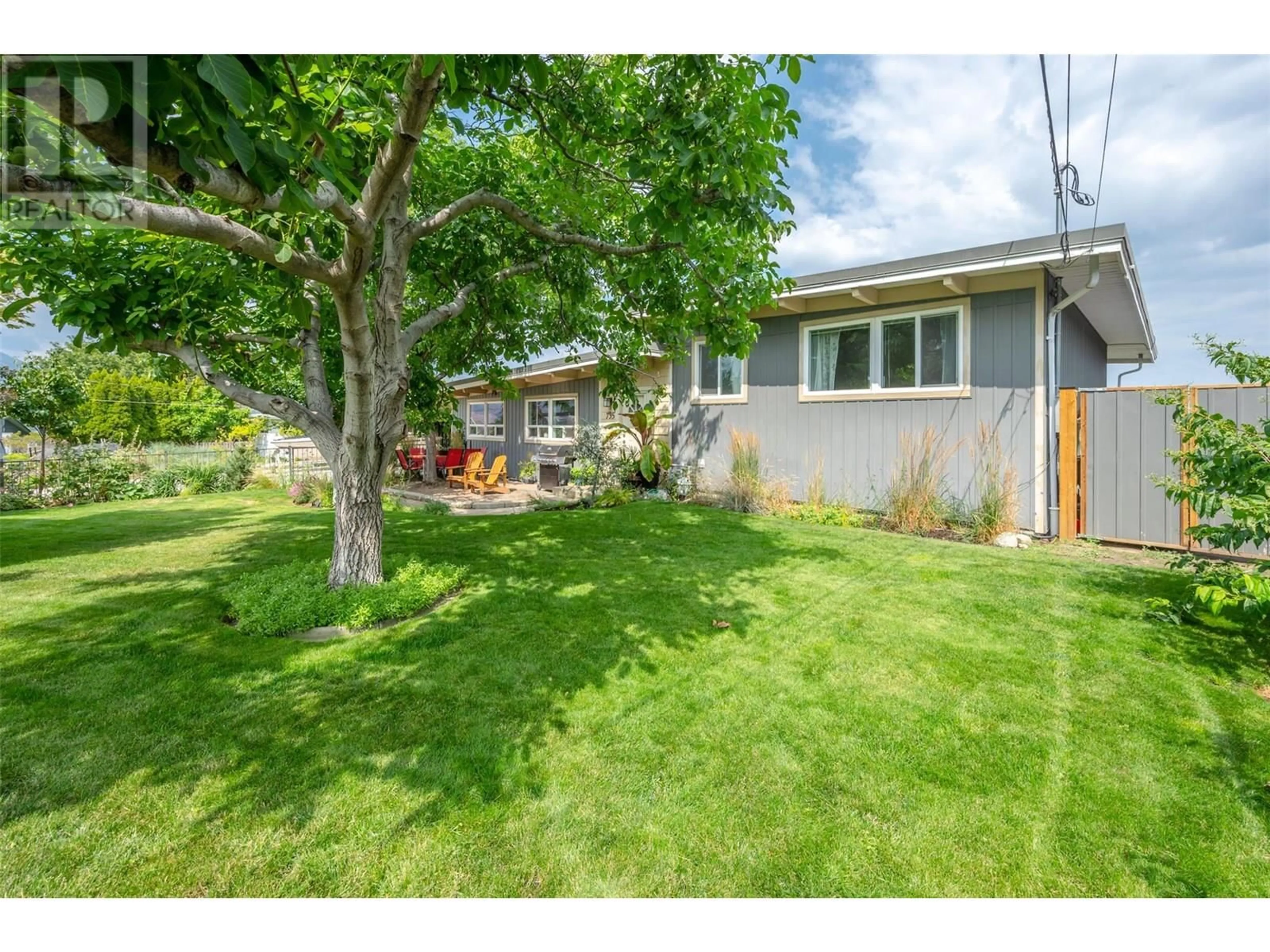 A pic from outside/outdoor area/front of a property/back of a property/a pic from drone, street for 735 ROSS AVENUE, Penticton British Columbia V2A3A5