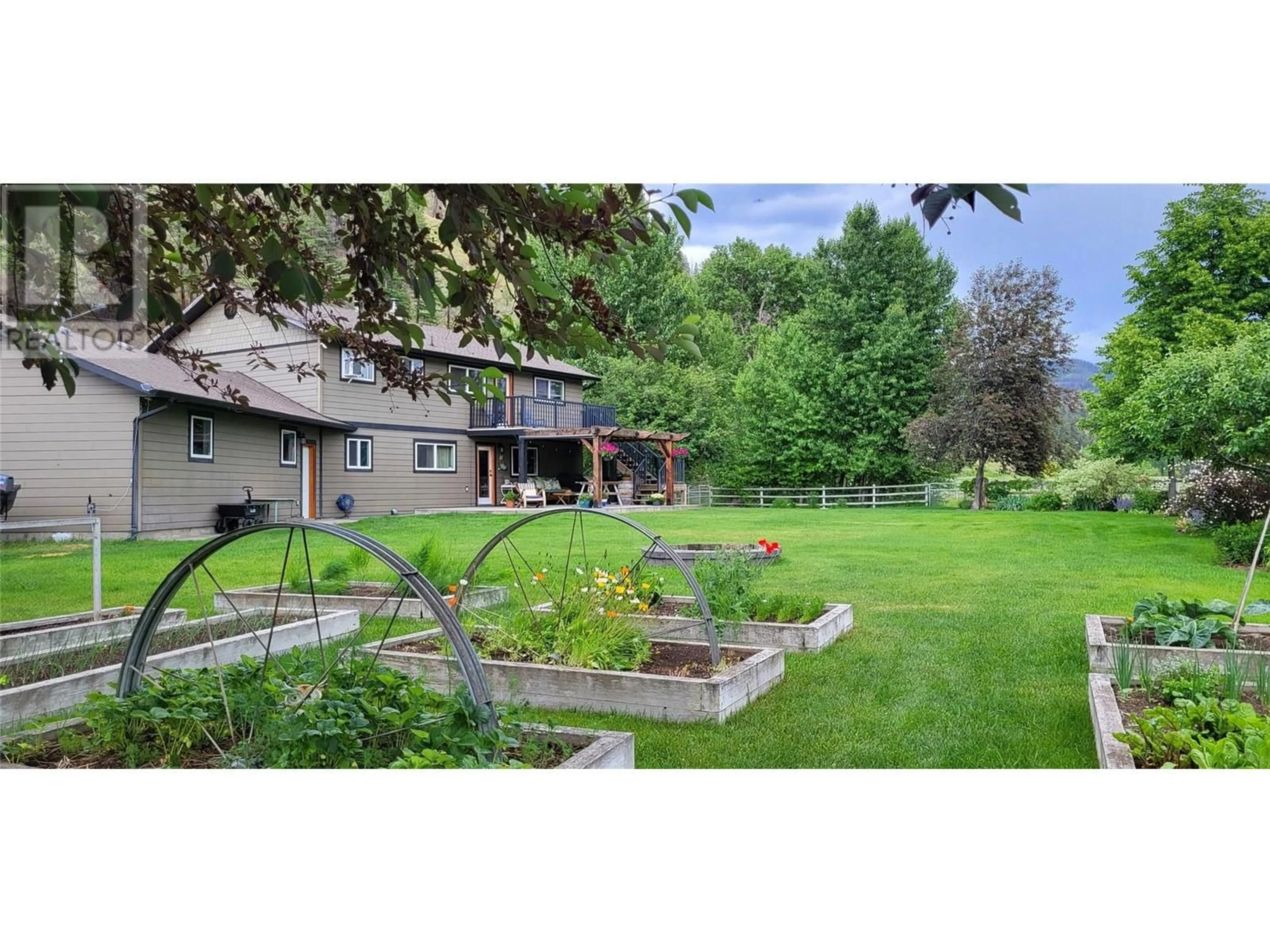 Patio, unknown for 3602 KAMLOOPS VERNON HIGHWAY, Monte Lake British Columbia V0E2N0