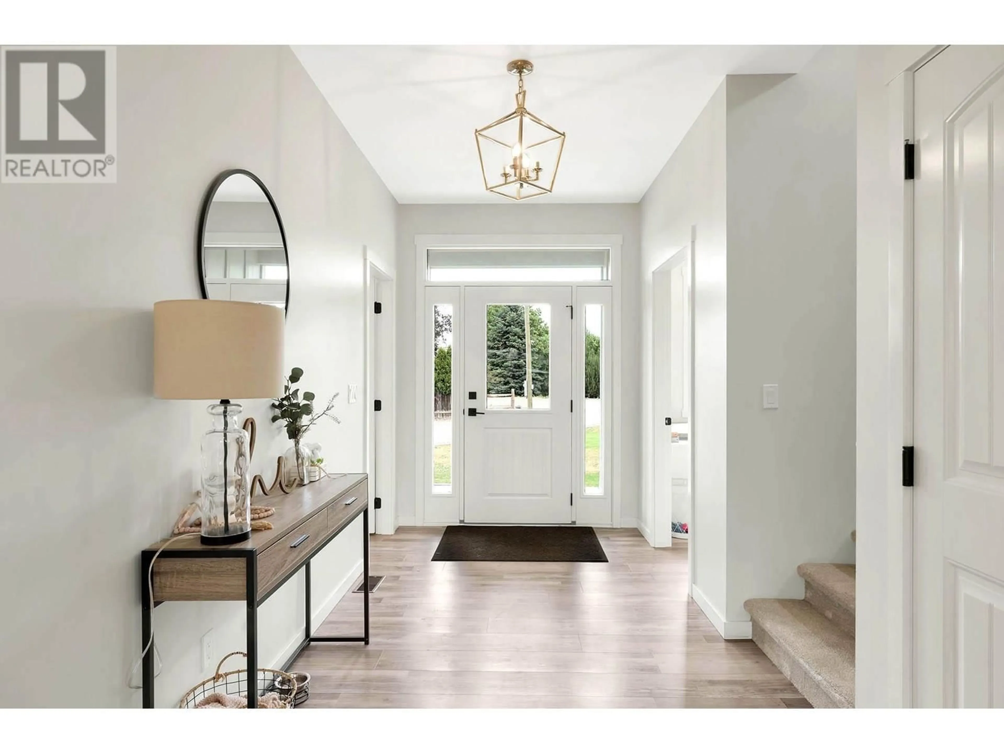 Indoor entryway for 198 CHETWYND DRIVE, Kamloops British Columbia V2H1L7