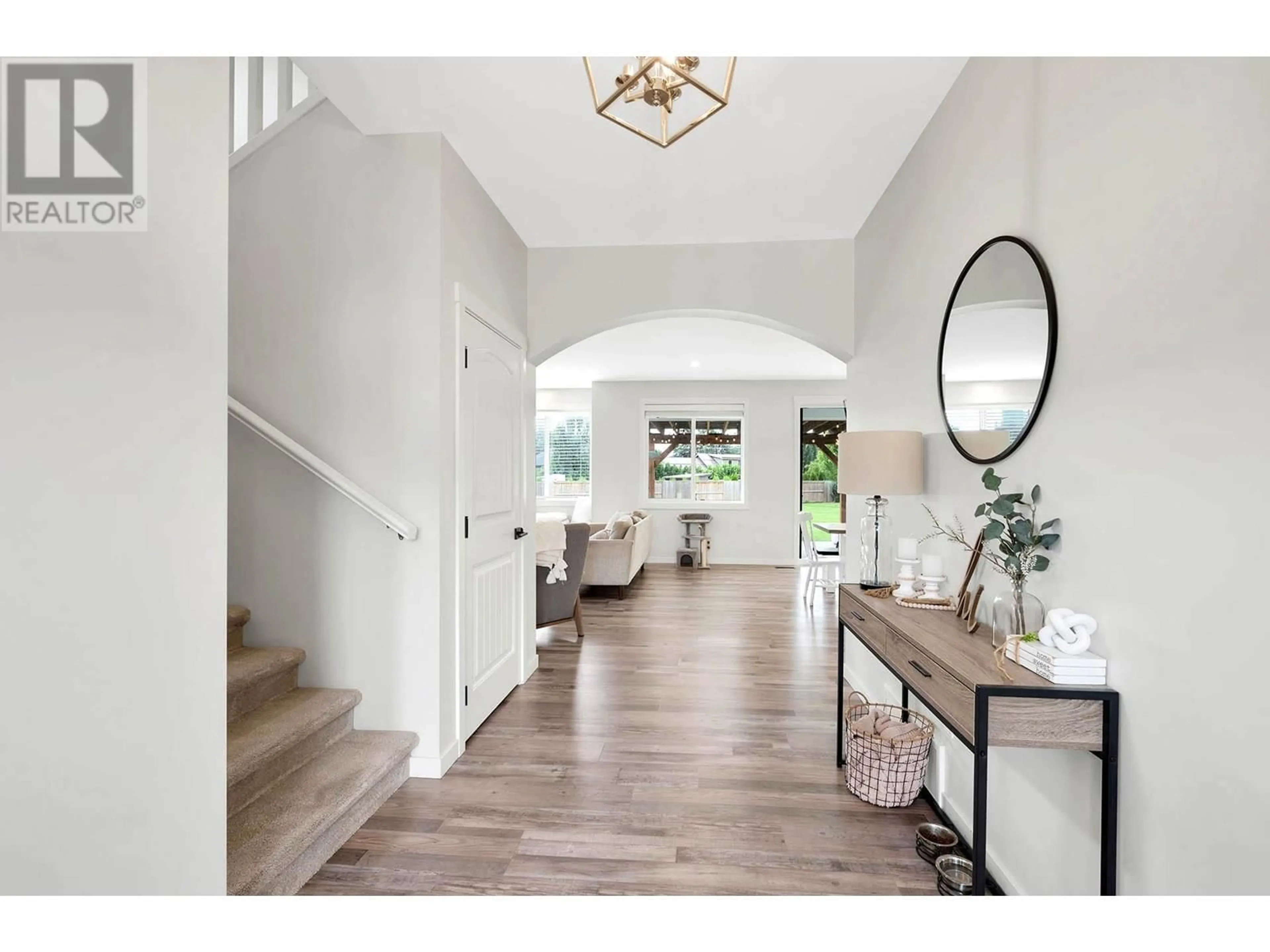 Indoor entryway for 198 CHETWYND DRIVE, Kamloops British Columbia V2H1L7