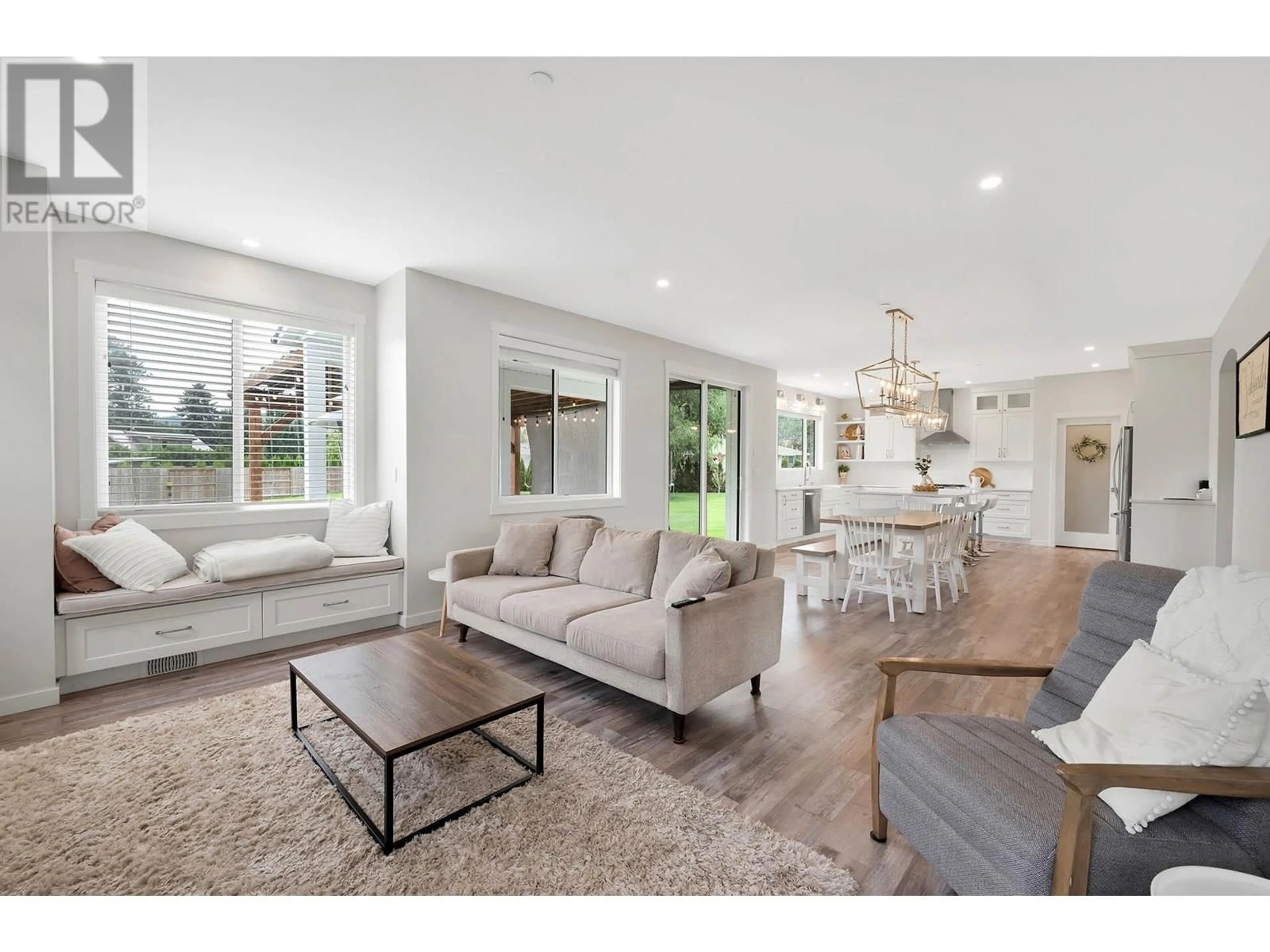 Living room with furniture, unknown for 198 CHETWYND DRIVE, Kamloops British Columbia V2H1L7