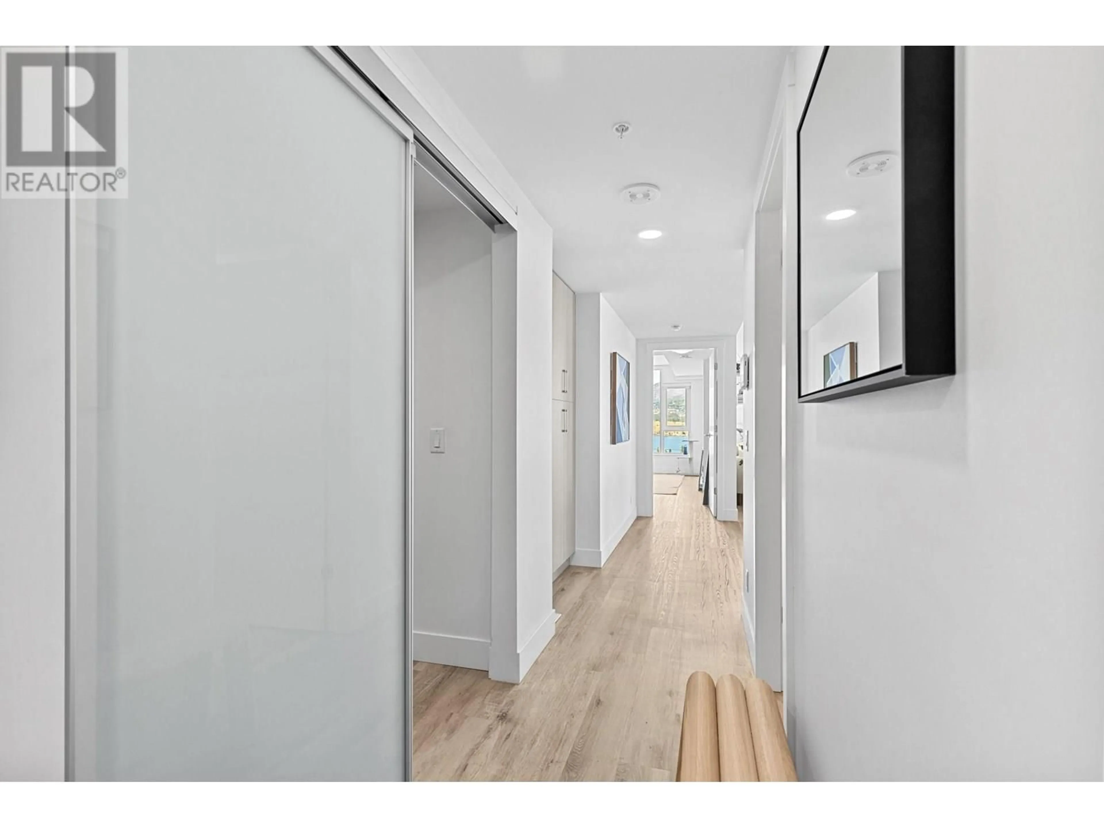 Indoor foyer for 1809 - 1588 ELLIS STREET, Kelowna British Columbia V1Y0H1