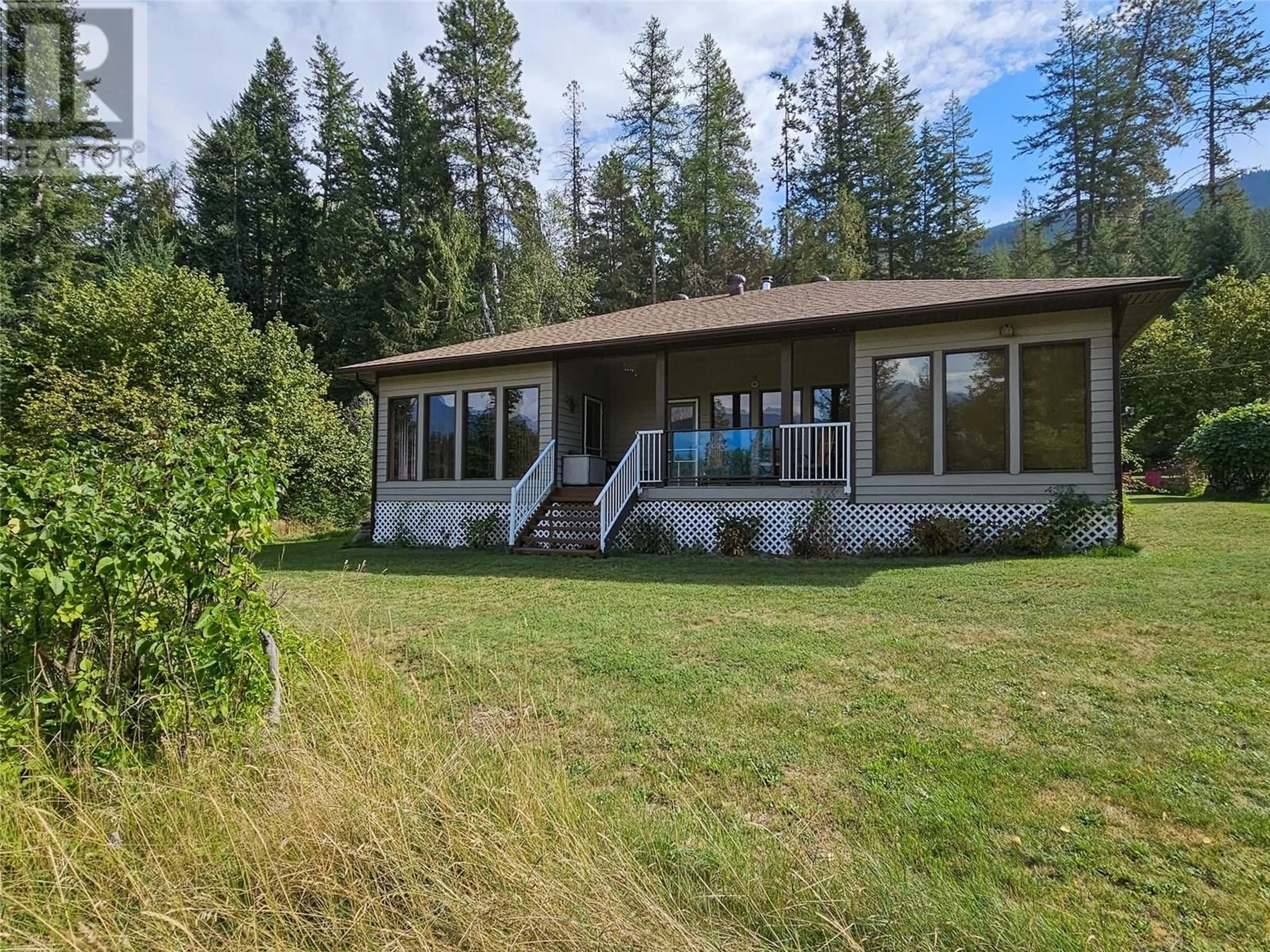 A pic from outside/outdoor area/front of a property/back of a property/a pic from drone, unknown for 1283 RIONDEL ROAD, Riondel British Columbia V0B2B0