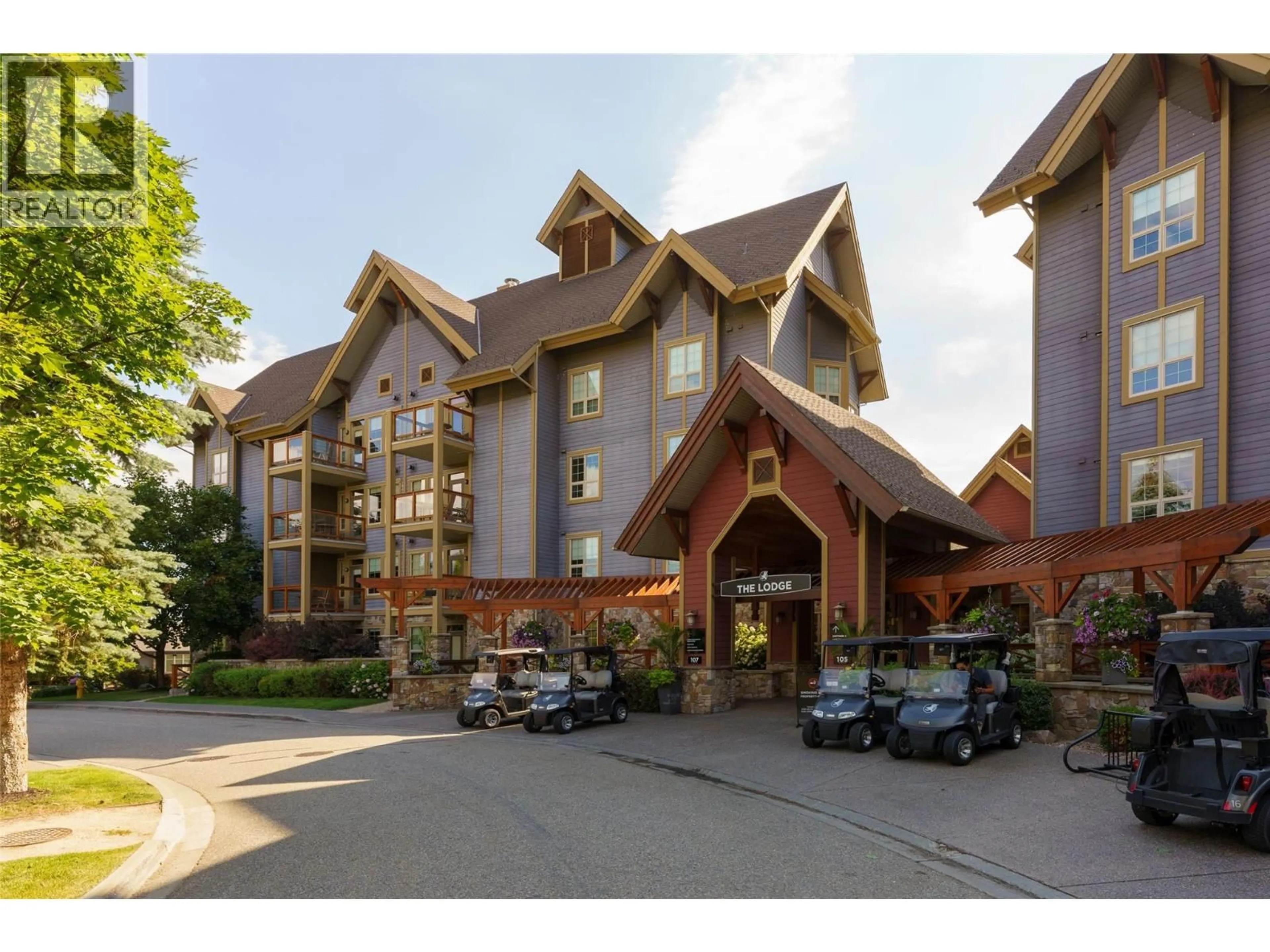Indoor foyer for 331 - 101 VILLAGE CENTRE COURT, Vernon British Columbia V1H1T2