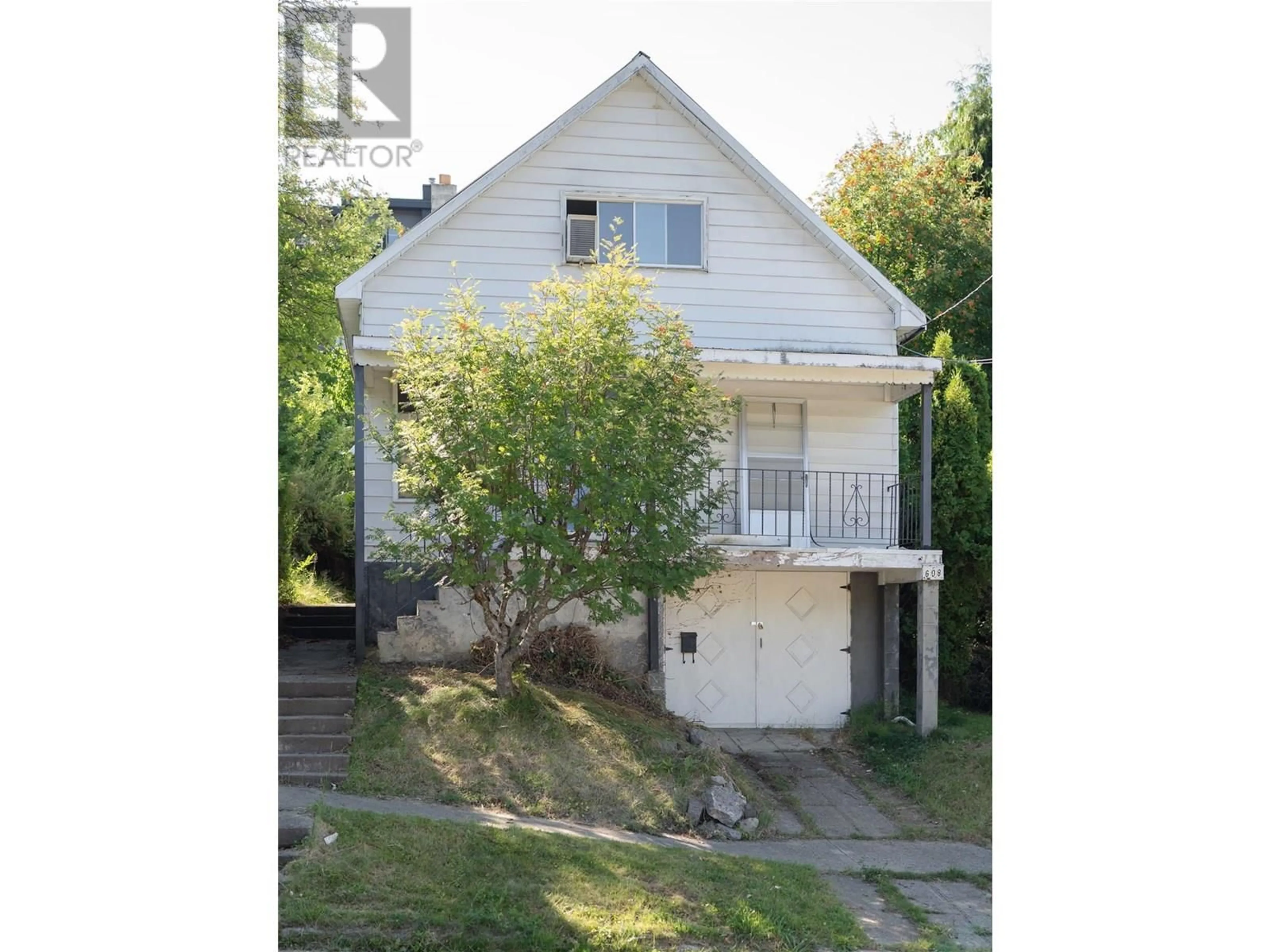 A pic from outside/outdoor area/front of a property/back of a property/a pic from drone, street for 608 INNES STREET, Nelson British Columbia V1L5G2