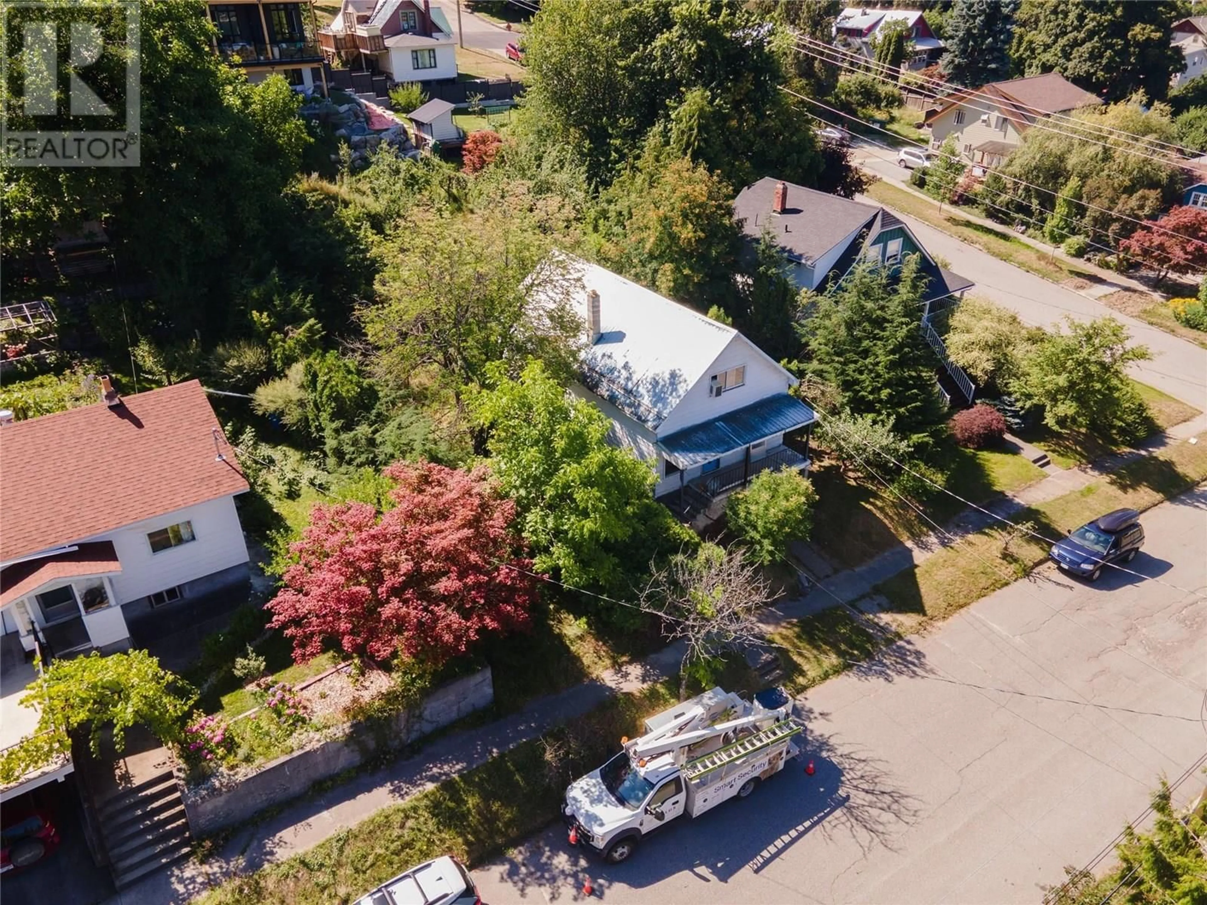 A pic from outside/outdoor area/front of a property/back of a property/a pic from drone, street for 608 INNES STREET, Nelson British Columbia V1L5G2