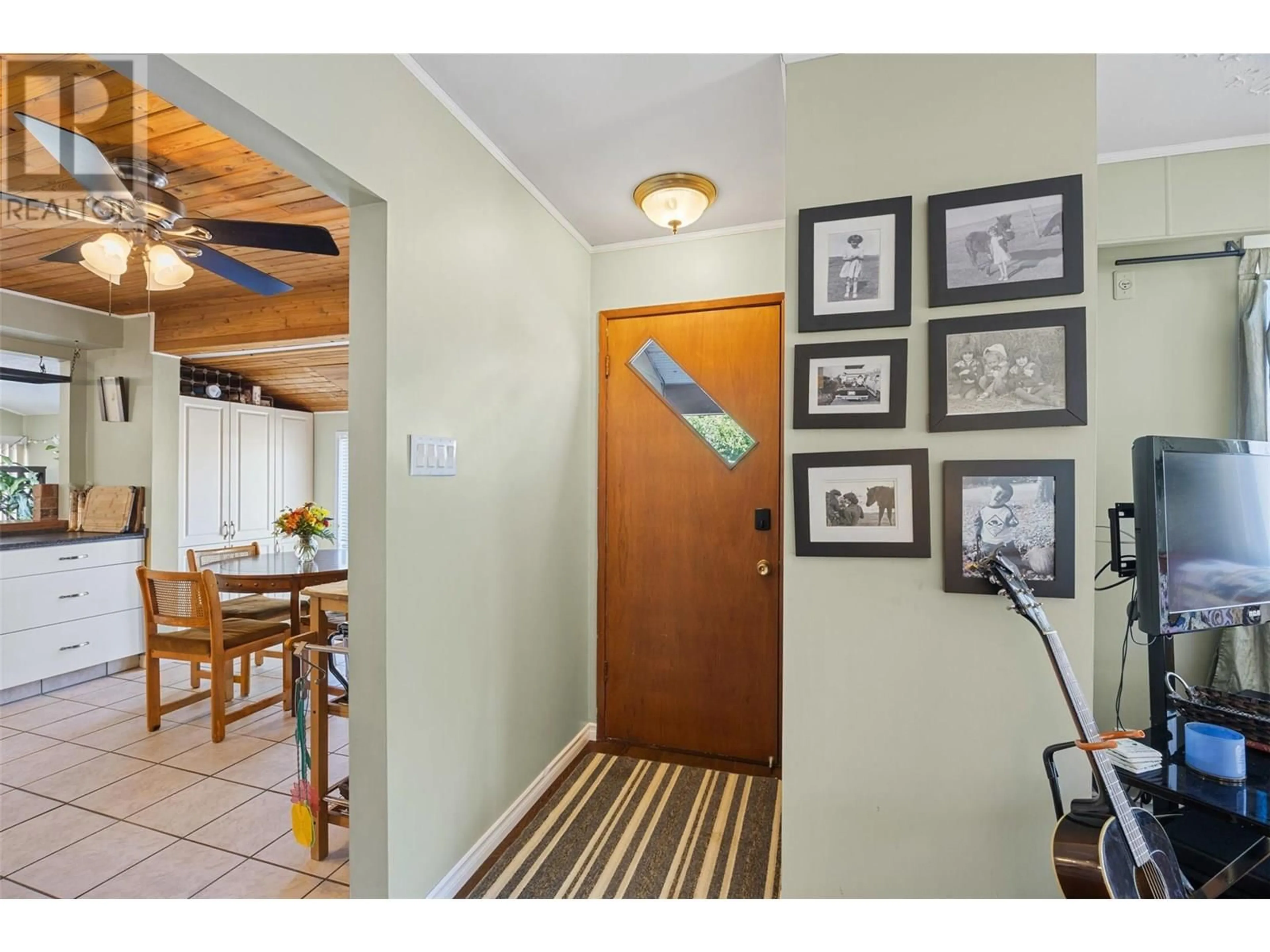 Indoor entryway for 835 PINE SPRINGS ROAD, Kamloops British Columbia V2B6R3