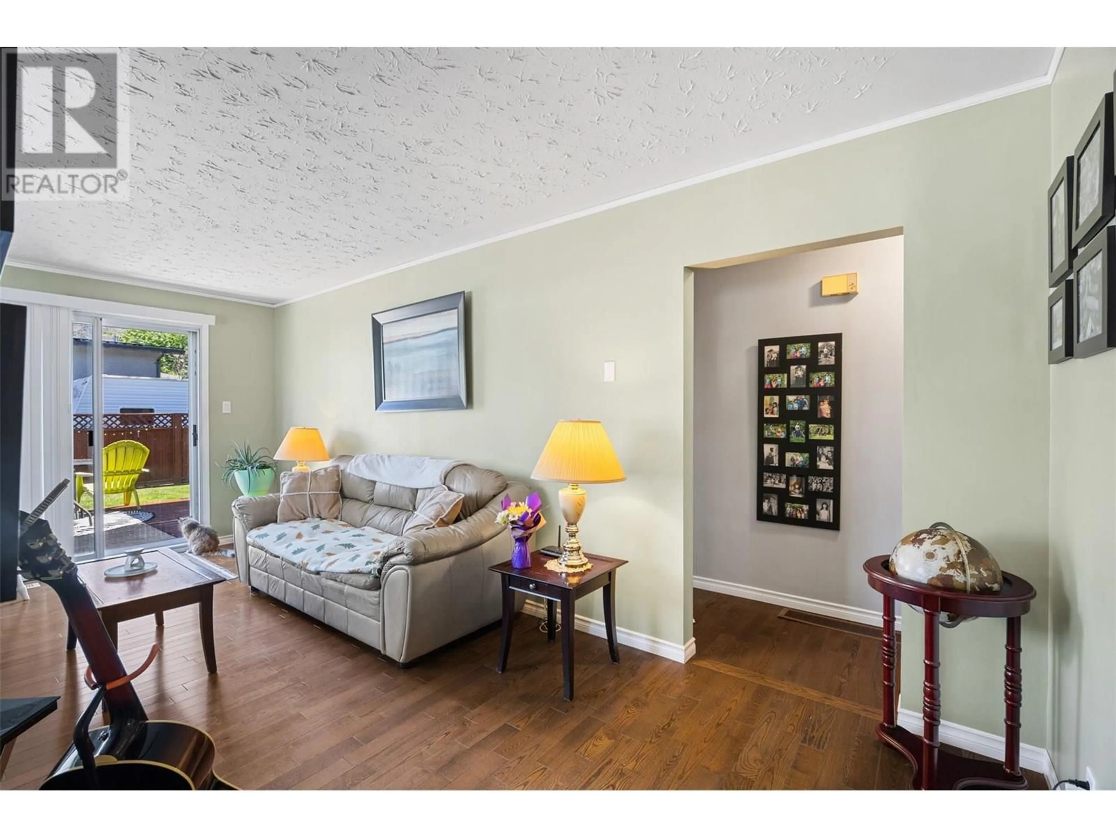 Living room with furniture, wood/laminate floor for 835 PINE SPRINGS ROAD, Kamloops British Columbia V2B6R3