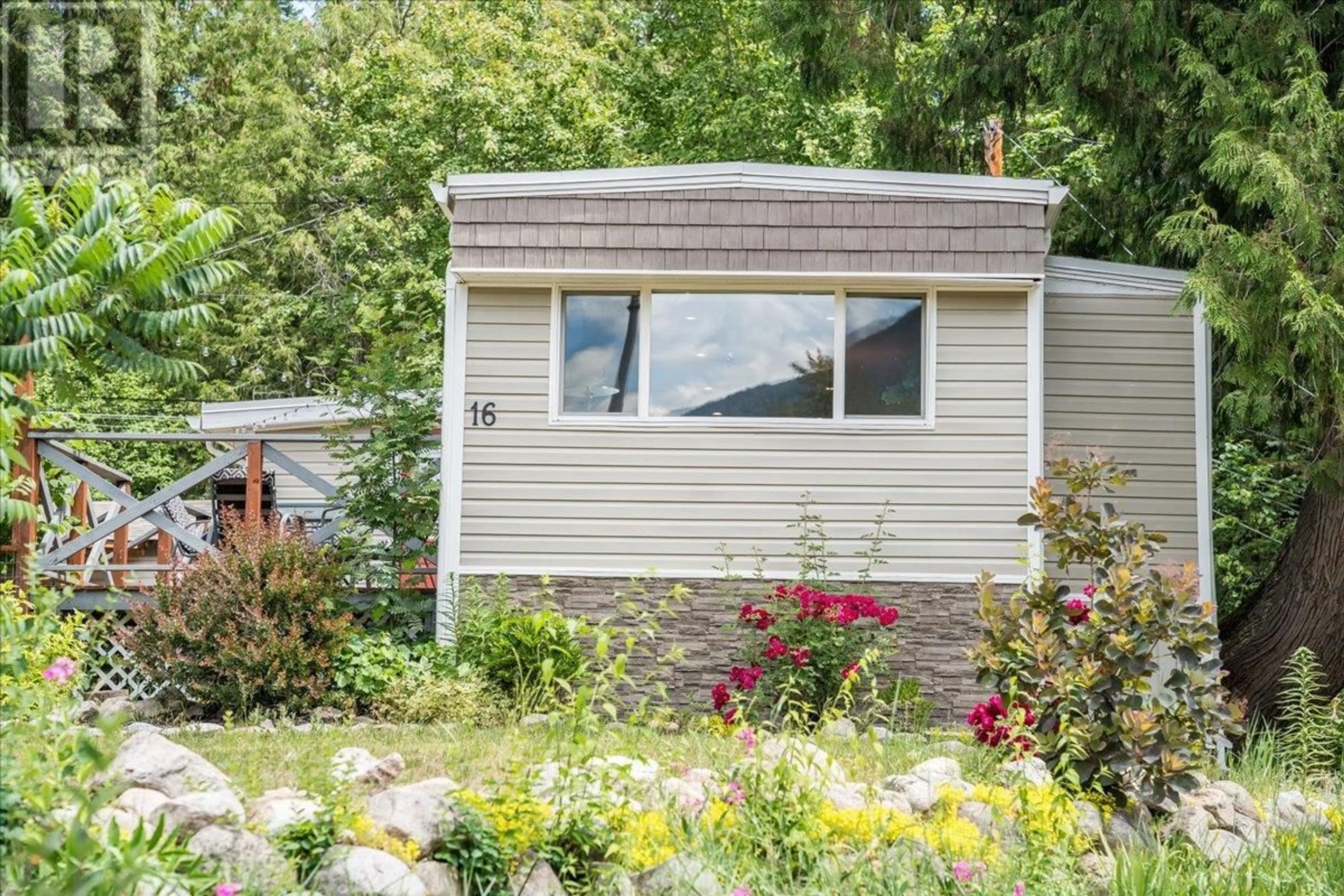 Shed for 16 - 4029 BROADWATER ROAD, Robson British Columbia V1N4V6