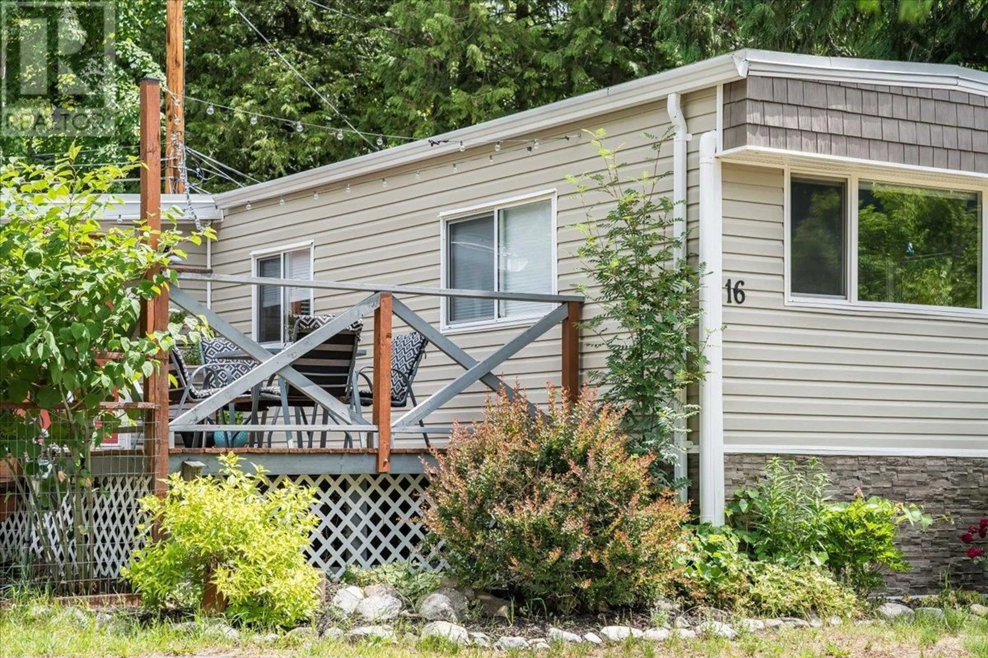 Home with vinyl exterior material, unknown for 16 - 4029 BROADWATER ROAD, Robson British Columbia V1N4V6