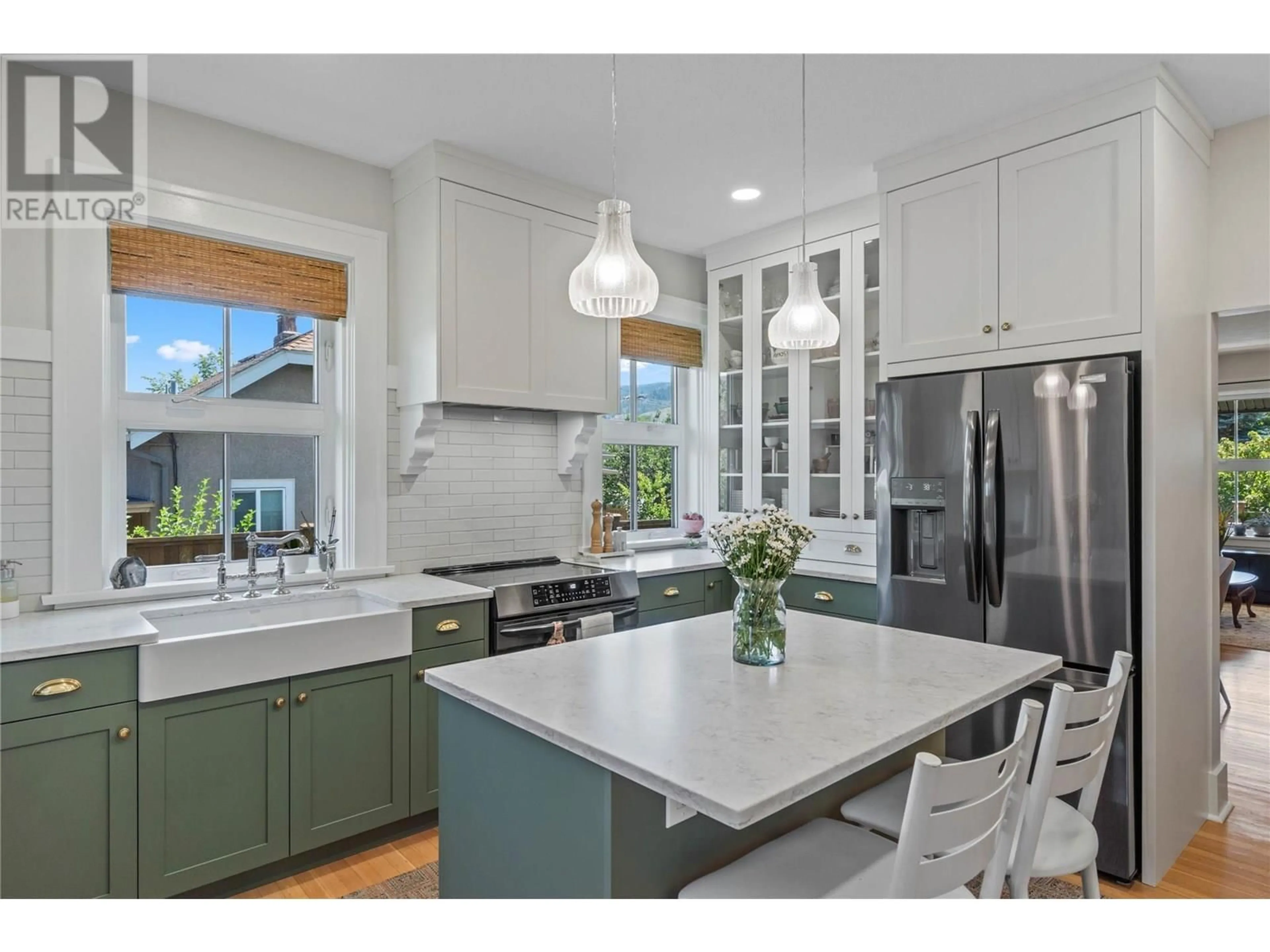 Open concept kitchen, ceramic/tile floor for 670 COLUMBIA STREET, Kamloops British Columbia V2C2V3