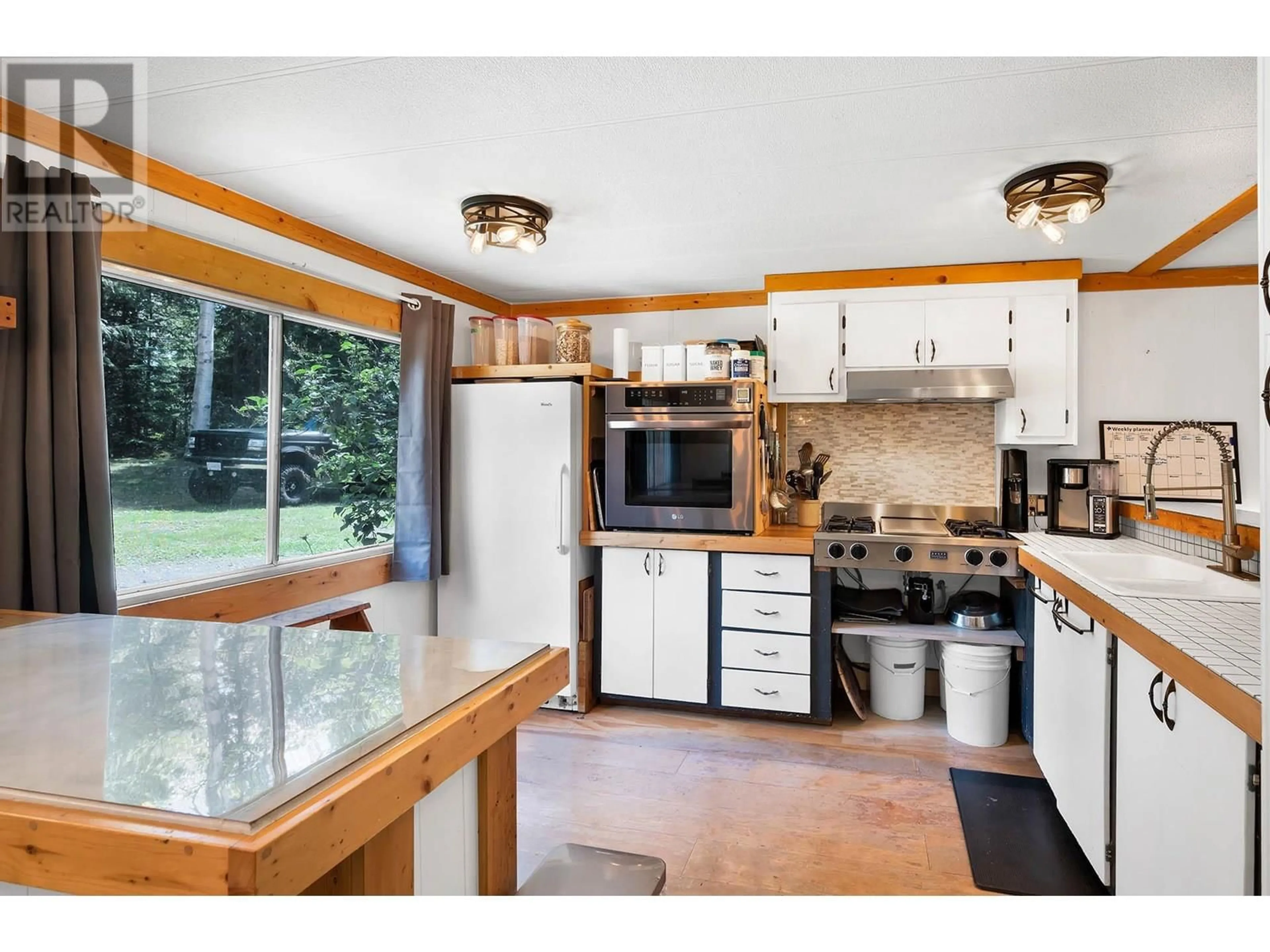 Open concept kitchen, unknown for 745 BIRCH DRIVE, Clearwater British Columbia V0E1N1