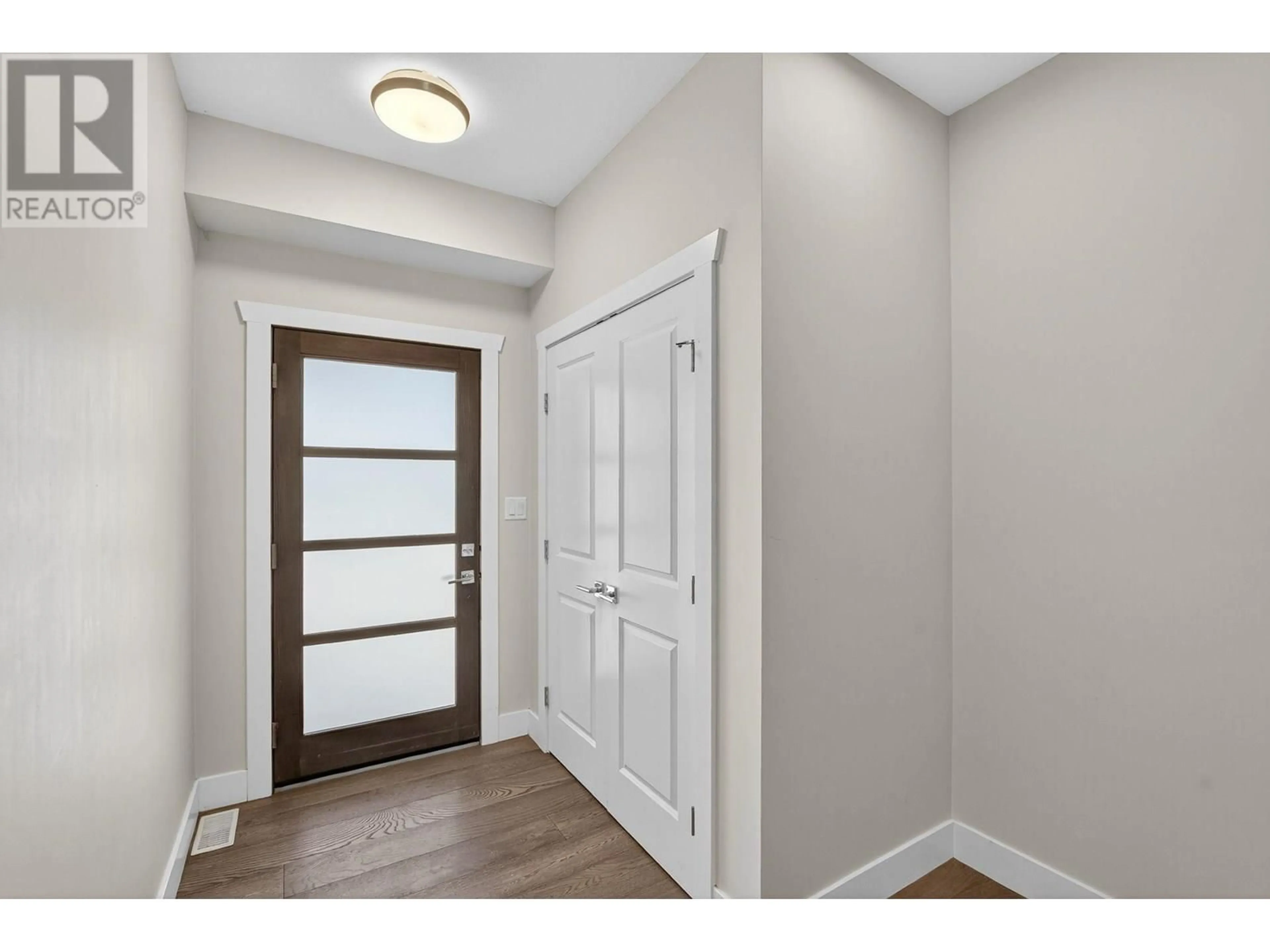 Indoor entryway for 1 - 415 RUTLAND ROAD, Kelowna British Columbia V1X3B3