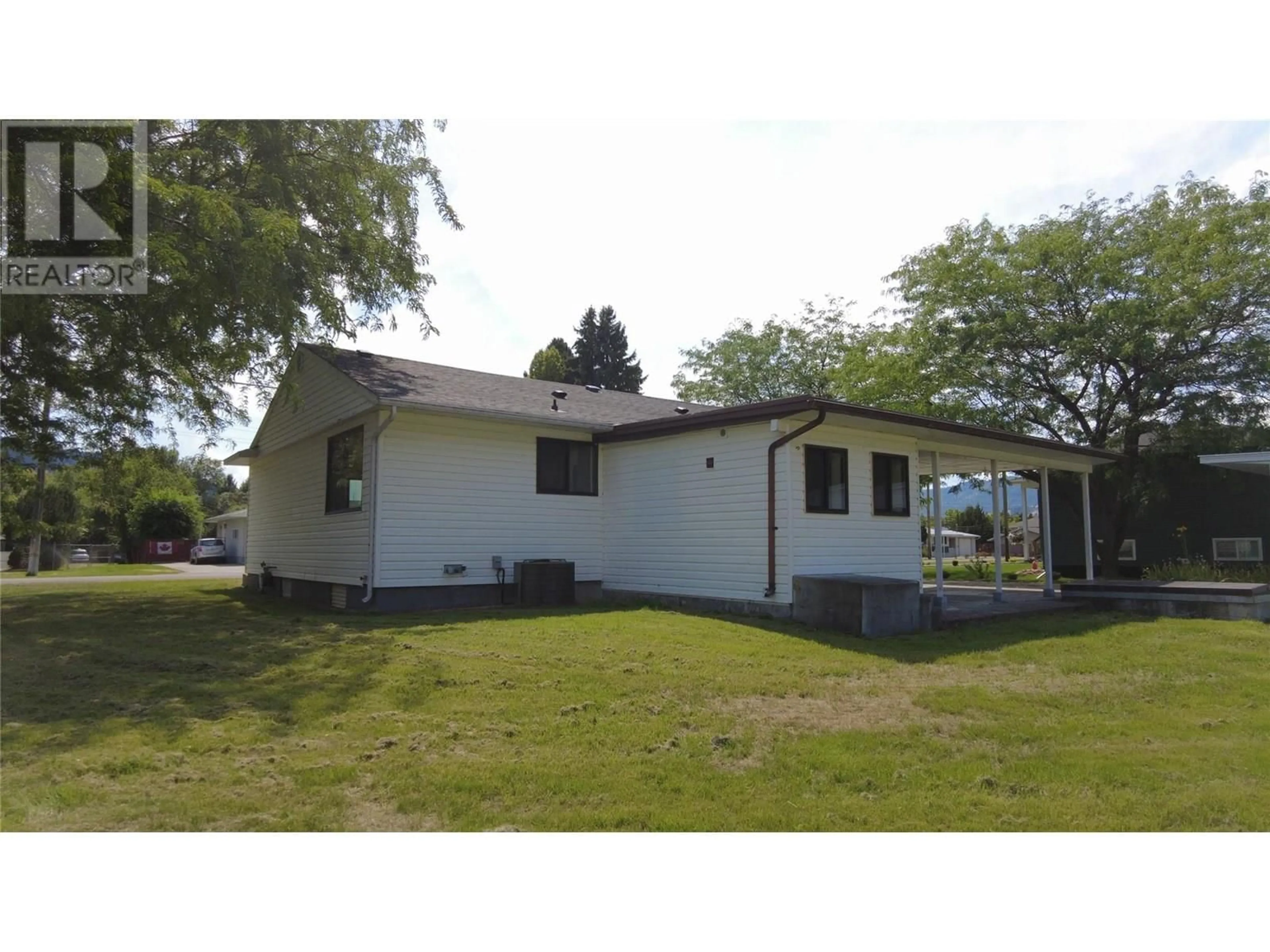 Home with vinyl exterior material, building for 6295 COLLEGE ROAD, Grand Forks British Columbia V0H1H2