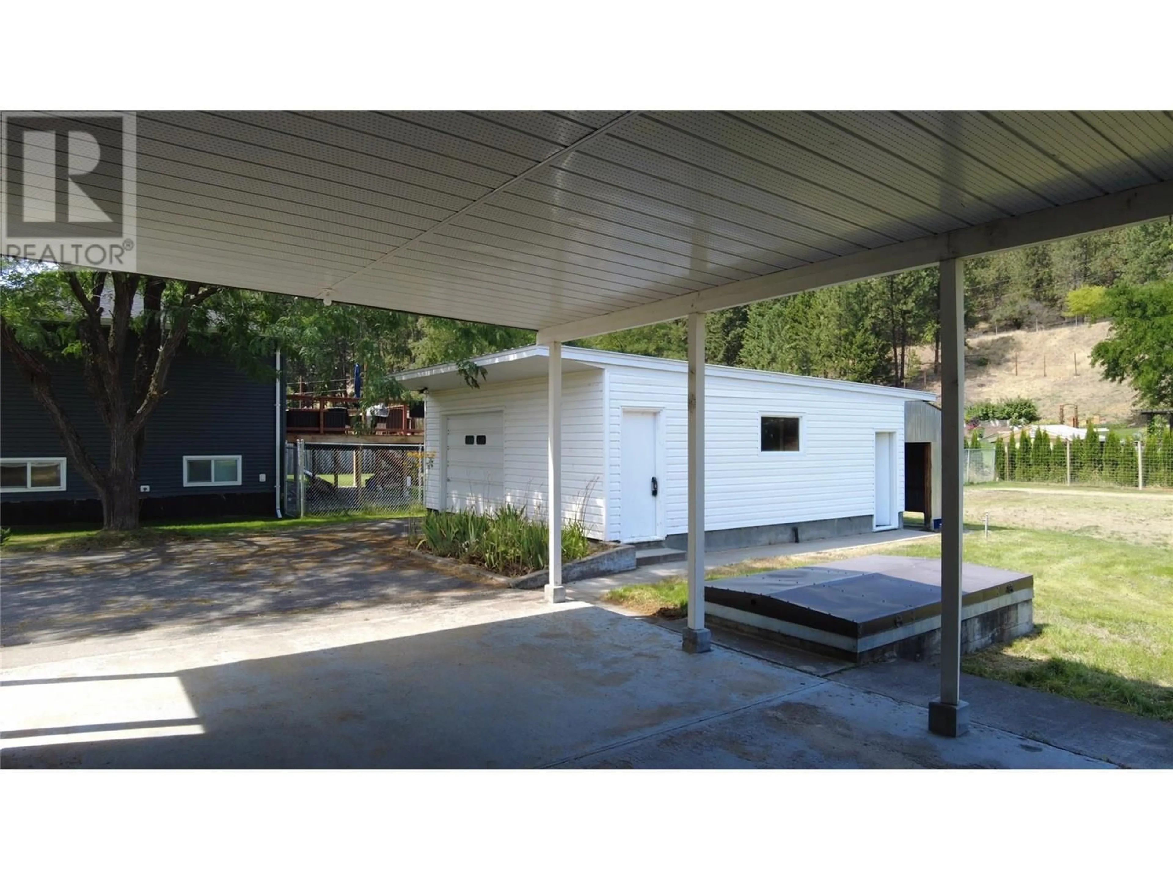 Home with vinyl exterior material, street for 6295 COLLEGE ROAD, Grand Forks British Columbia V0H1H2