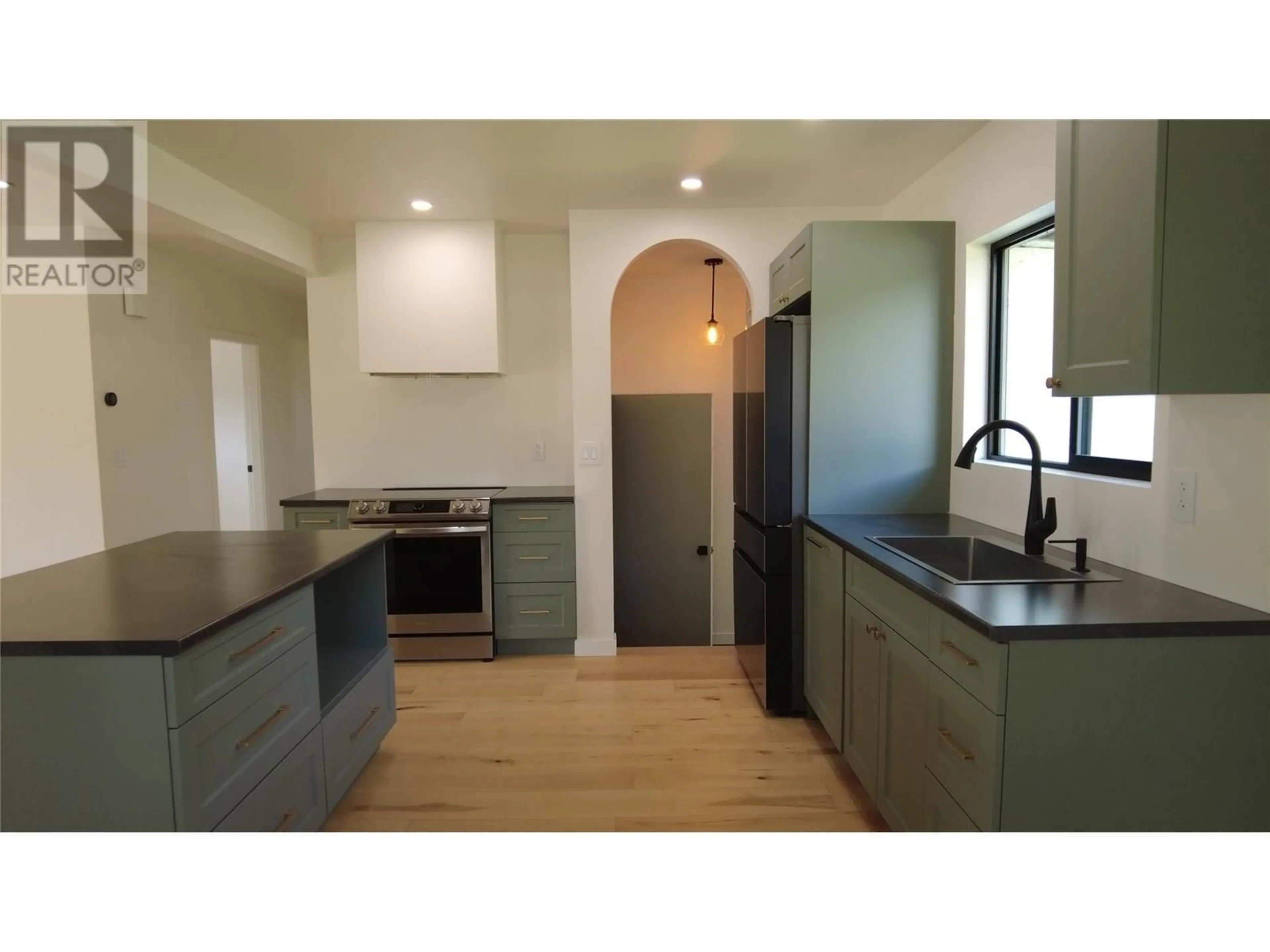 Open concept kitchen, unknown for 6295 COLLEGE ROAD, Grand Forks British Columbia V0H1H2