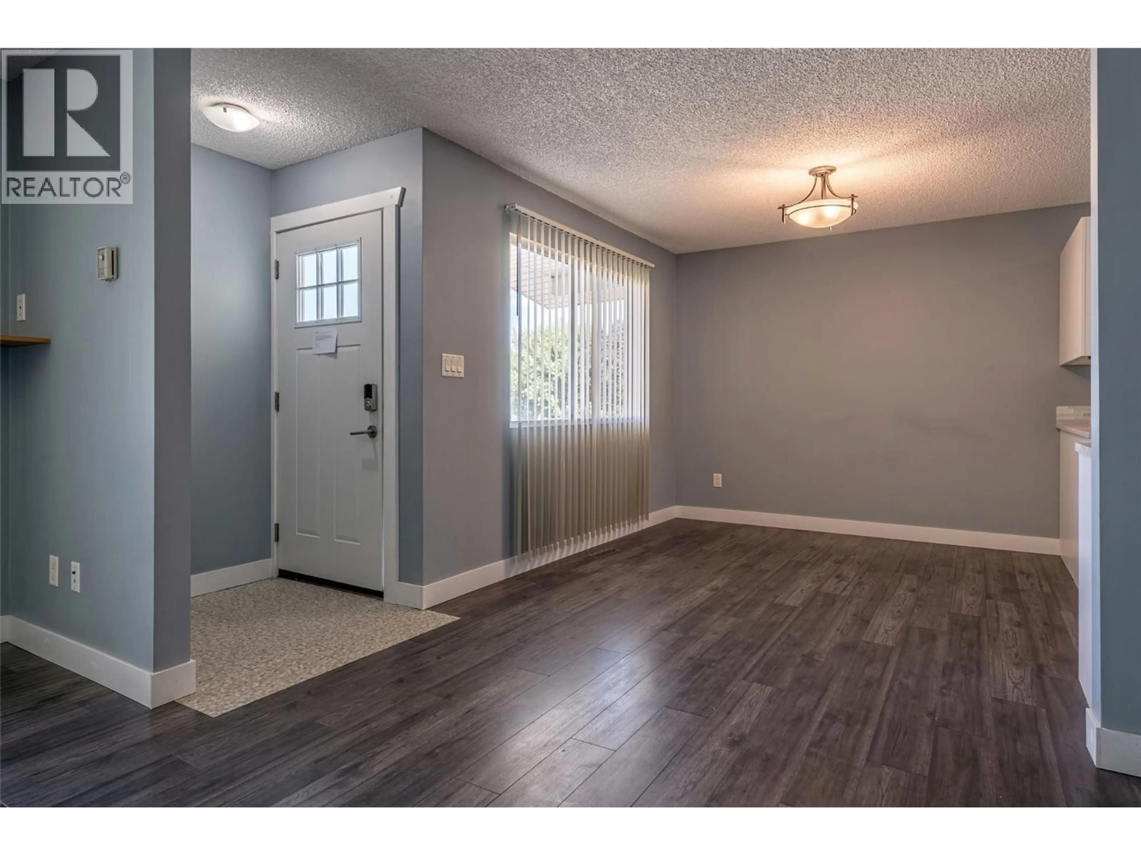 Indoor entryway for 3704 40 AVENUE, Vernon British Columbia V1T7E6