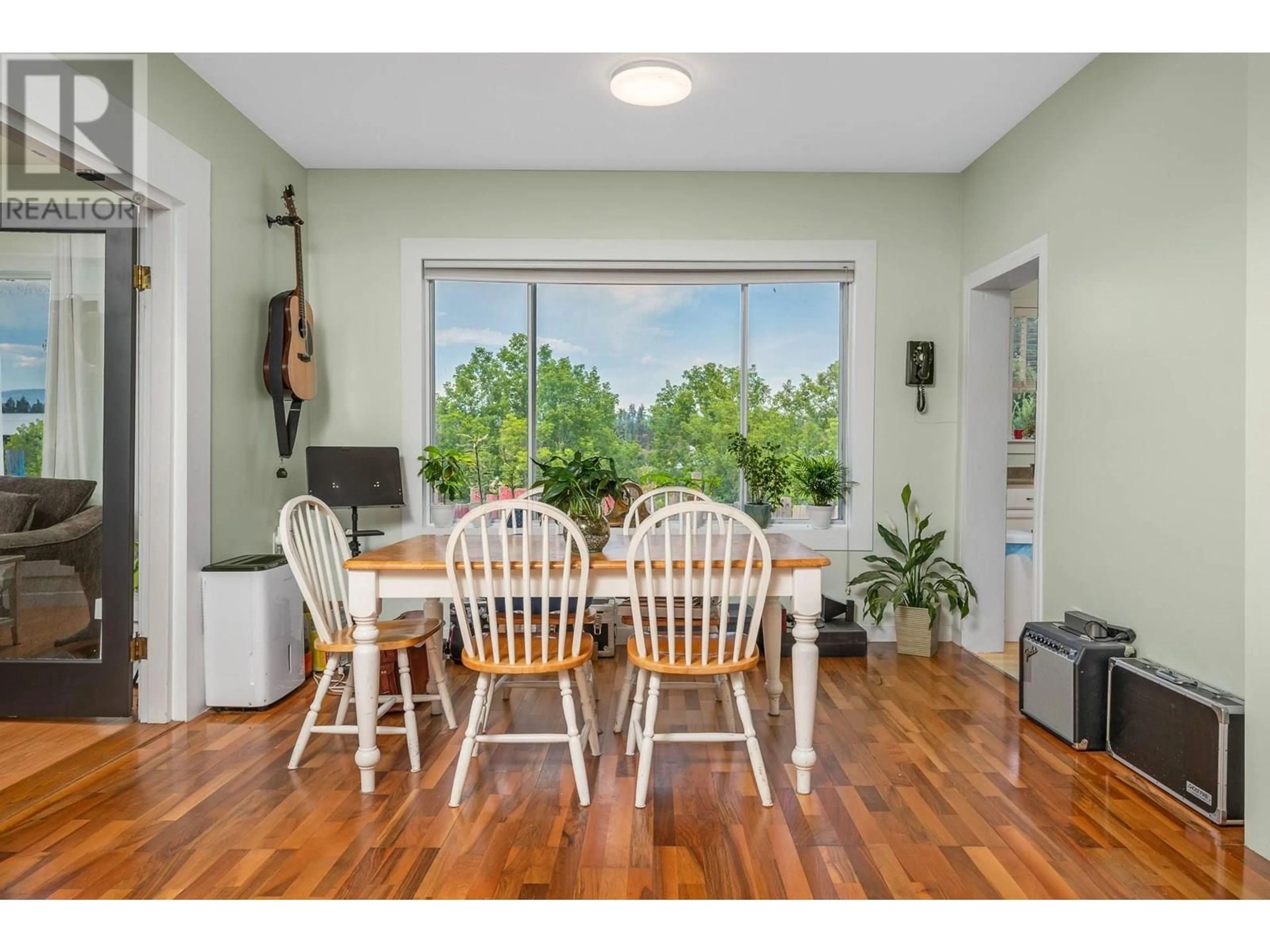 Dining room, wood/laminate floor for 4200 HIGHWAY 97A OTHER, Spallumcheen British Columbia V4Y0S4
