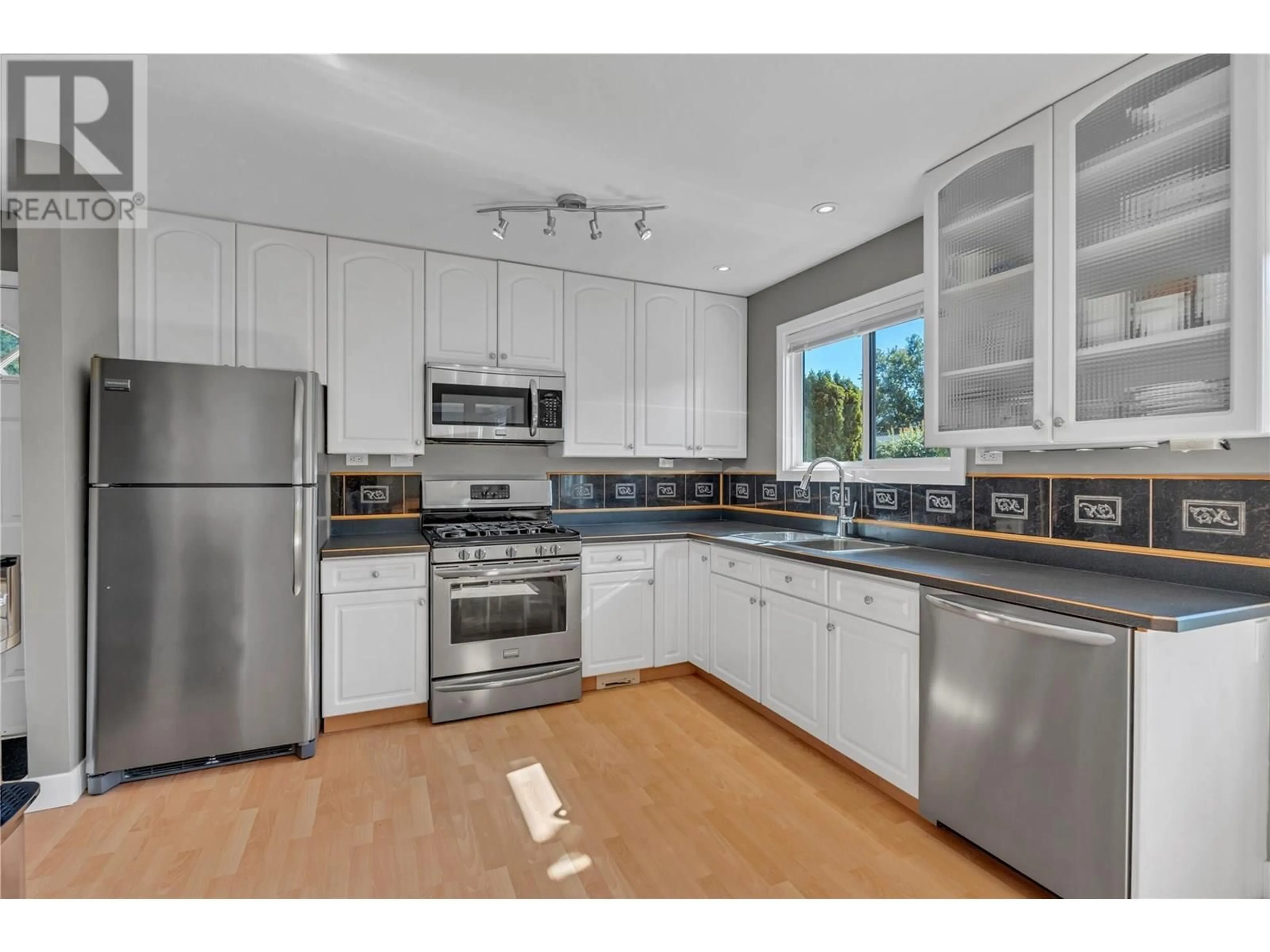Open concept kitchen, unknown for 2509 CORNWALL DRIVE, Penticton British Columbia V2A6R8
