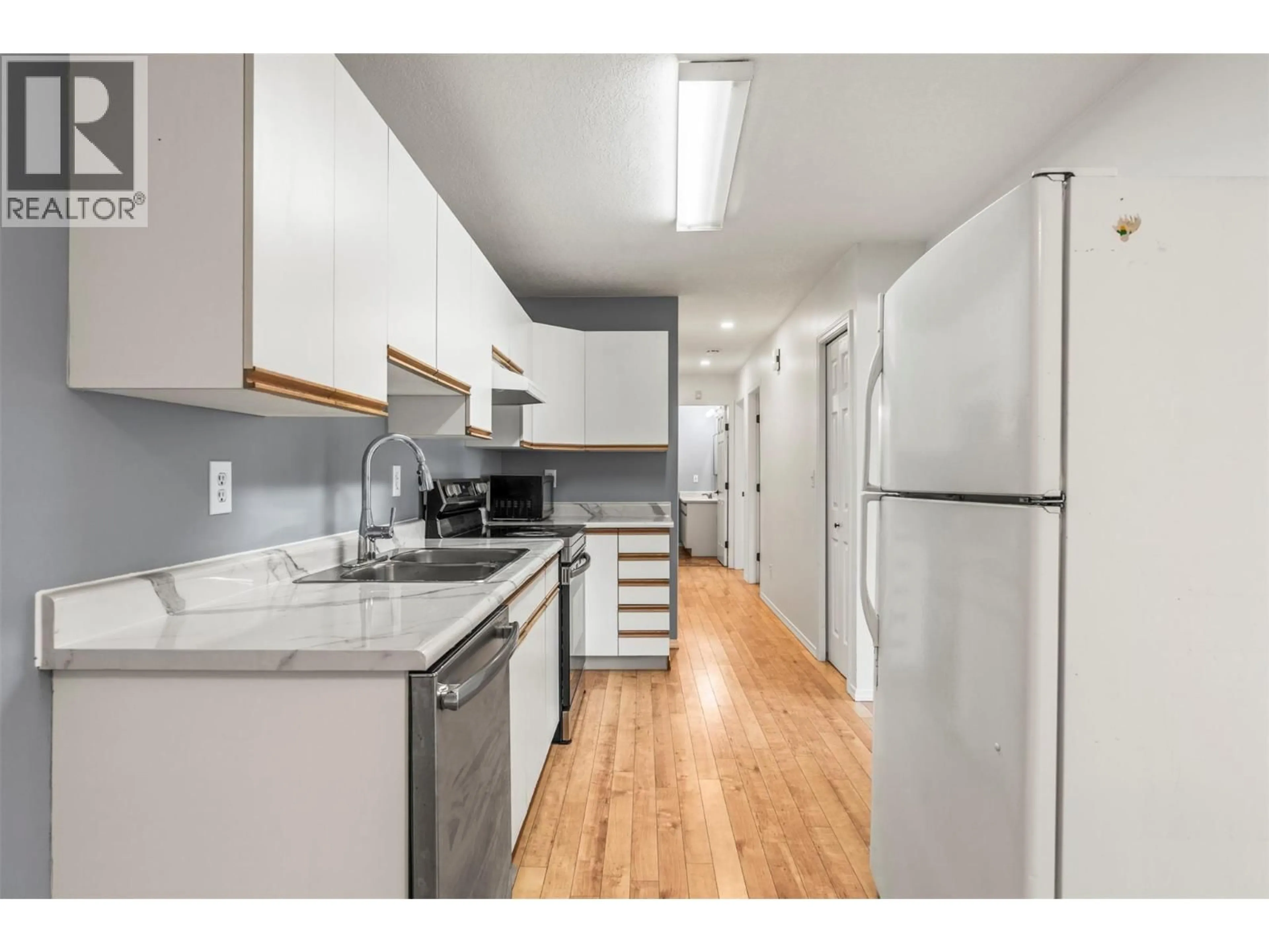 Standard kitchen, unknown for 101 - 3802 25 AVENUE, Vernon British Columbia V1T1P3