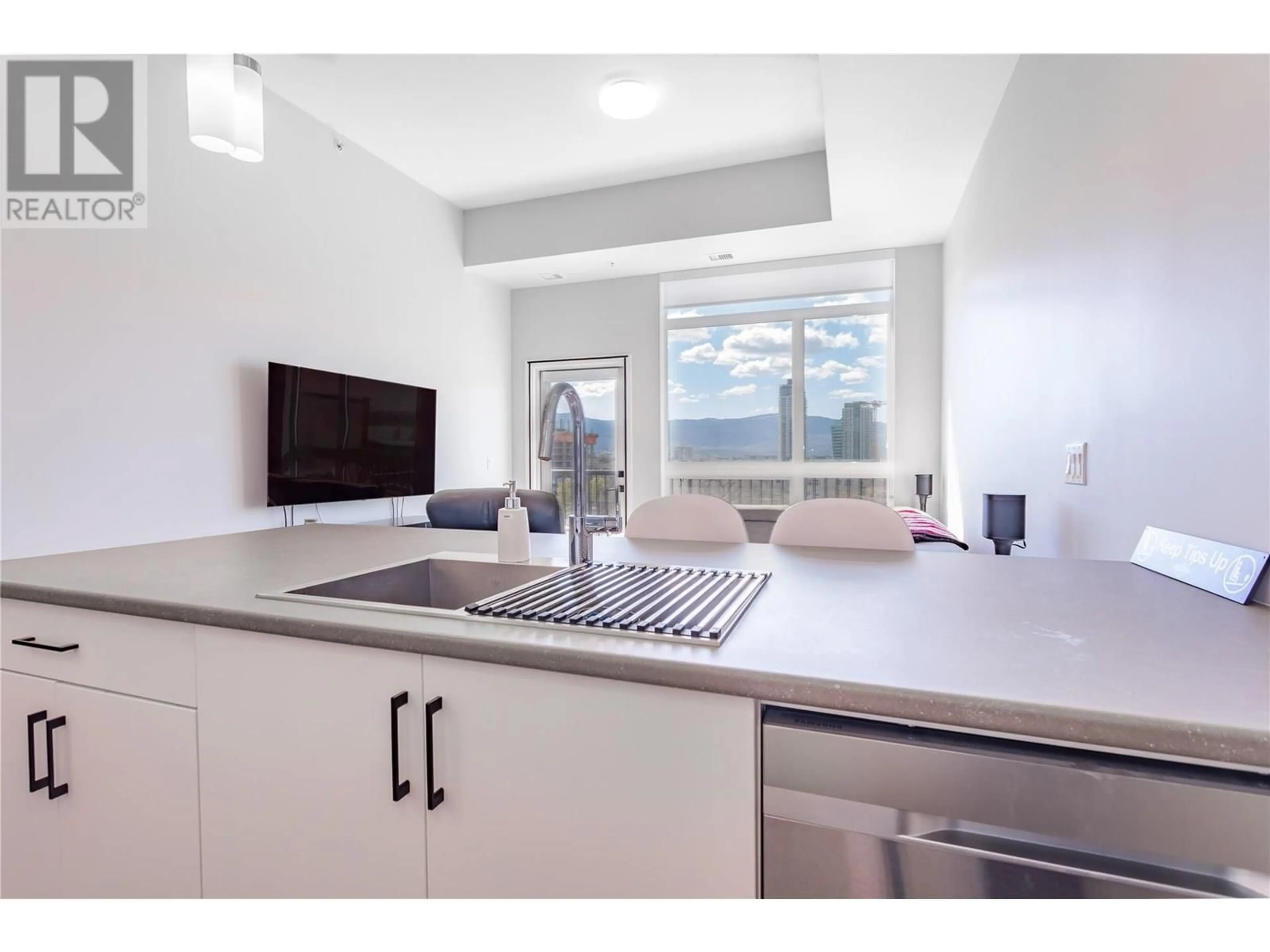 Standard kitchen, unknown for 606 - 1215 ST PAUL STREET, Kelowna British Columbia V1Y2C7