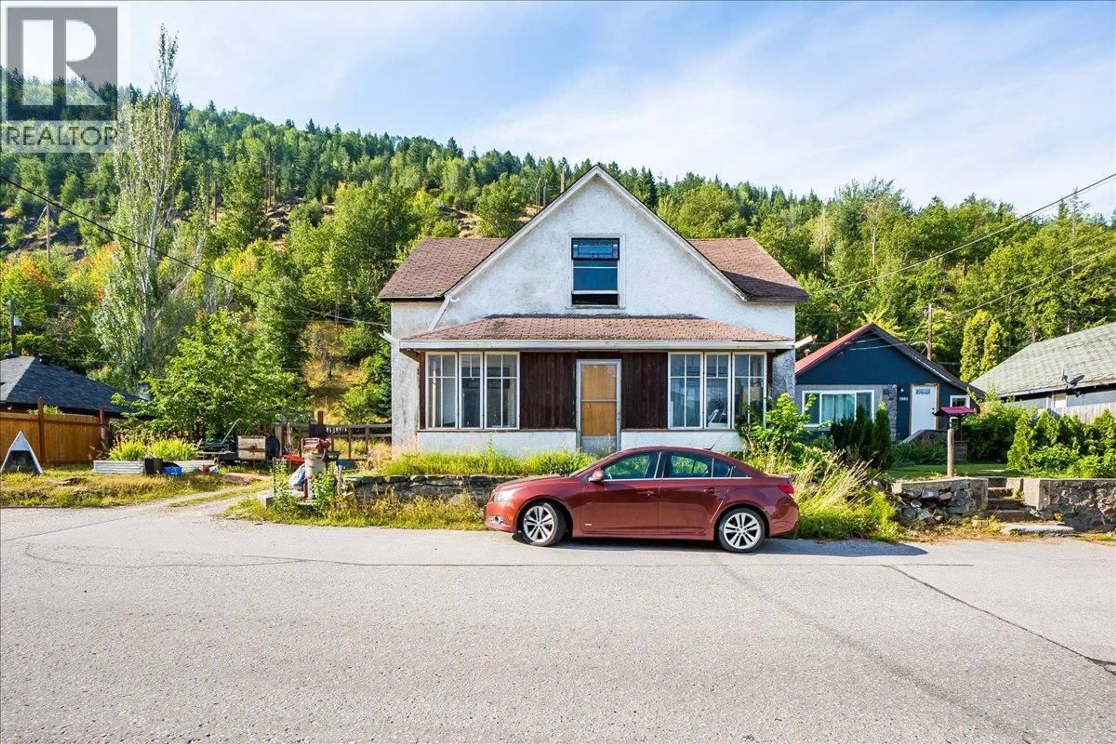 A pic from outside/outdoor area/front of a property/back of a property/a pic from drone, mountain view for 1990 DANIEL STREET, Trail British Columbia V1R4G9