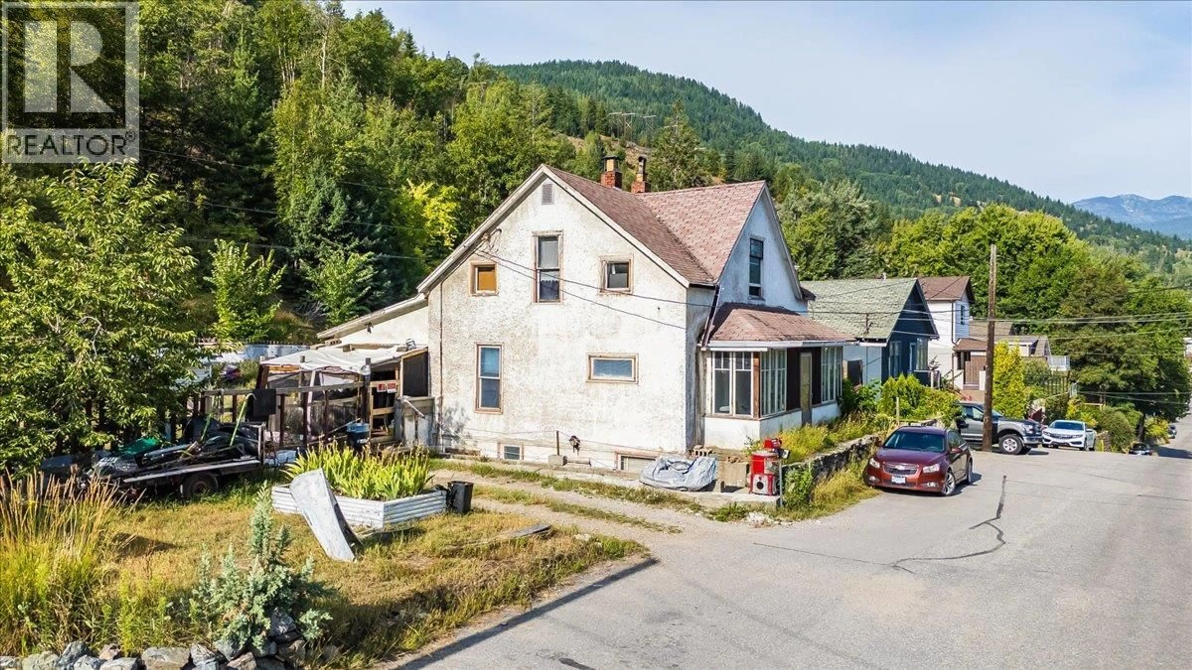 A pic from outside/outdoor area/front of a property/back of a property/a pic from drone, unknown for 1990 DANIEL STREET, Trail British Columbia V1R4G9