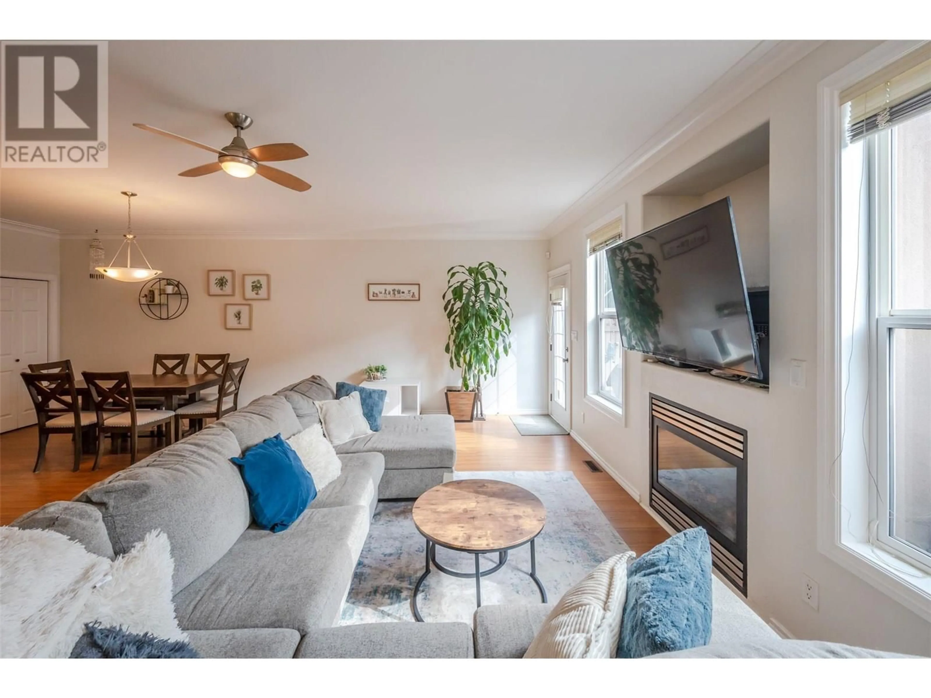 Living room with furniture, wood/laminate floor for 102 - 1742 FAIRFORD DRIVE, Penticton British Columbia V2A6C8