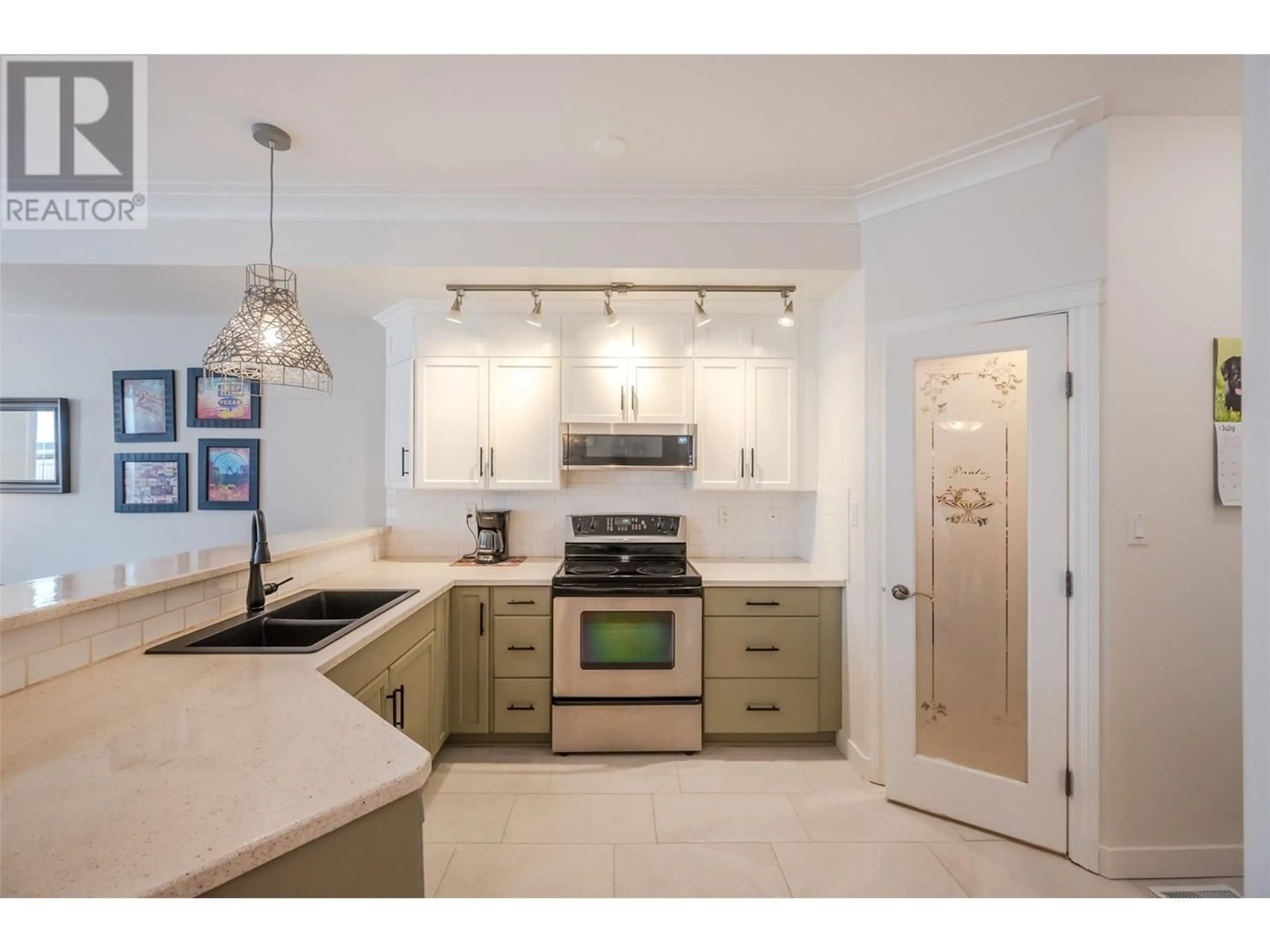 Open concept kitchen, ceramic/tile floor for 102 - 1742 FAIRFORD DRIVE, Penticton British Columbia V2A6C8
