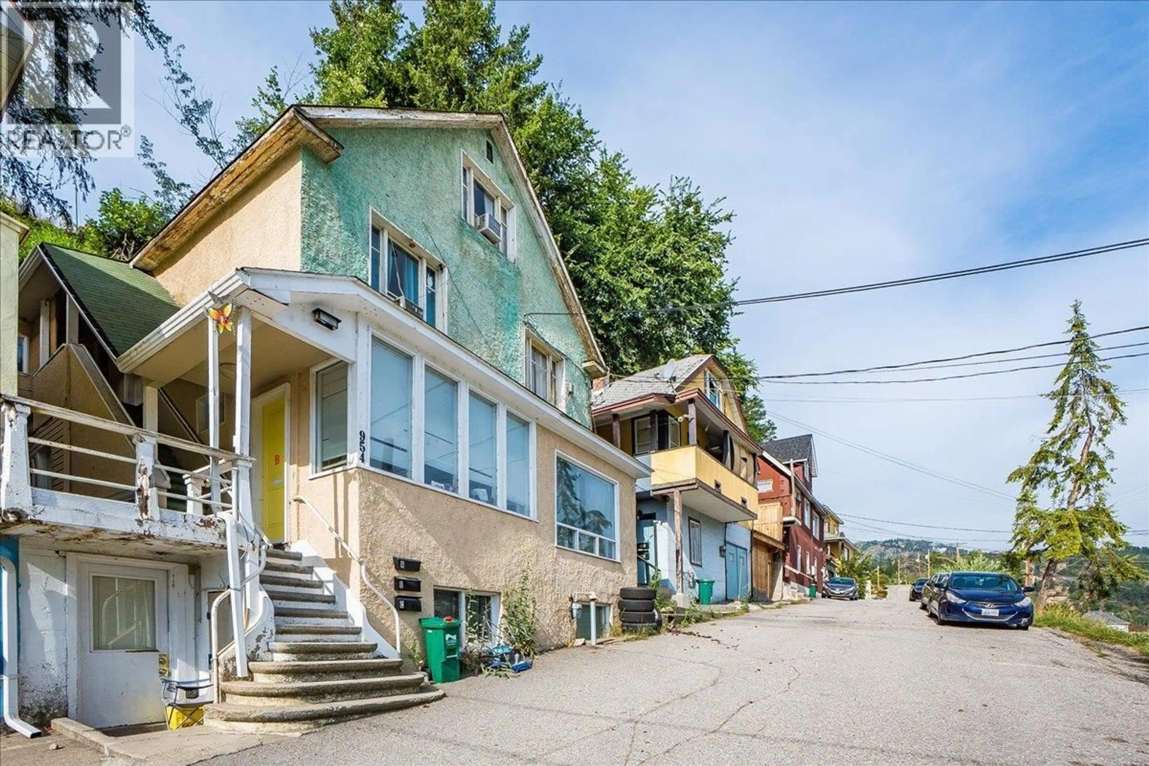 Patio, street for 954 GLOVER ROAD, Trail British Columbia V1R3J9