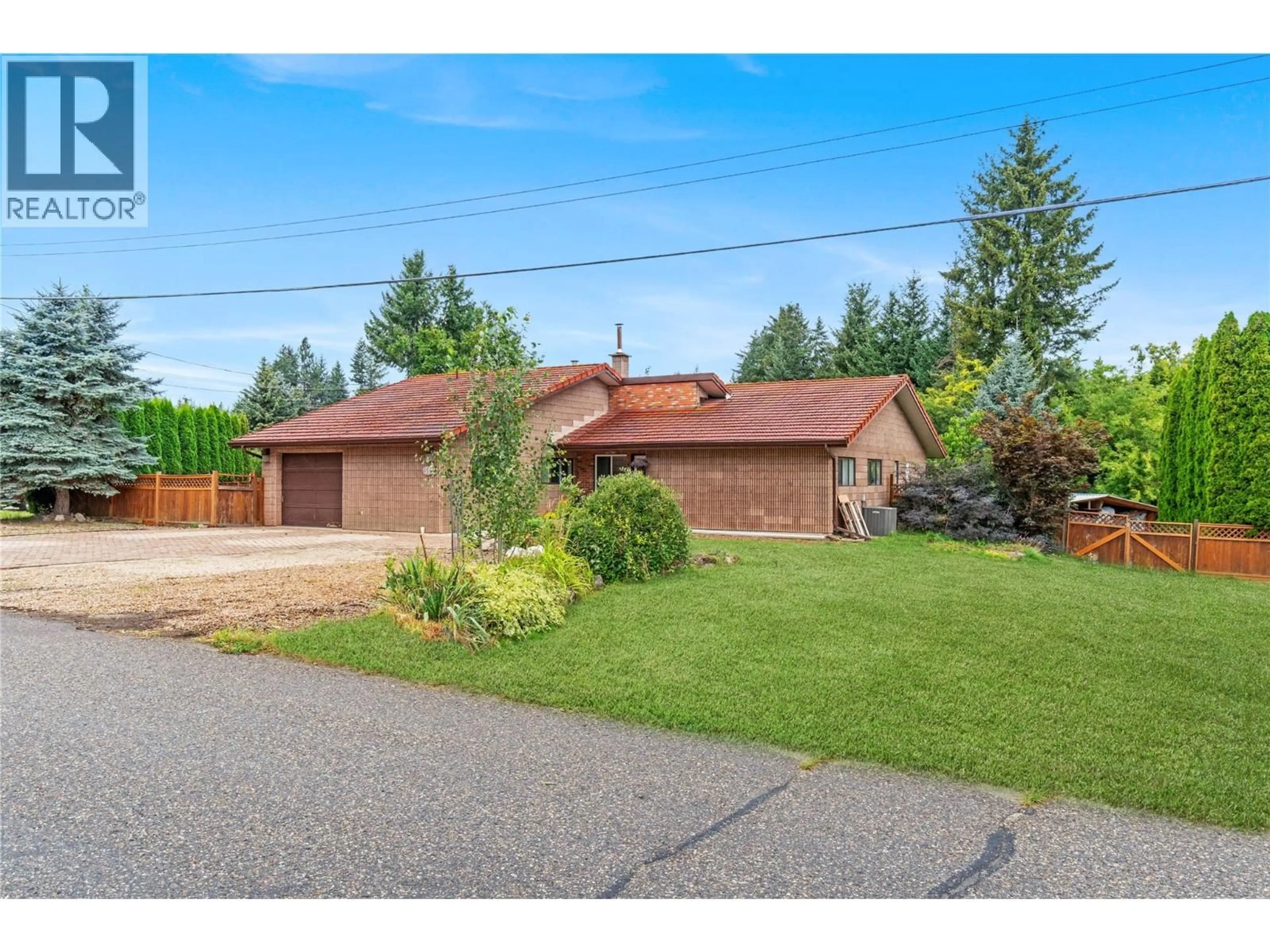 A pic from outside/outdoor area/front of a property/back of a property/a pic from drone, street for 3111 5 AVENUE SOUTHEAST, Salmon Arm British Columbia V1E2B8