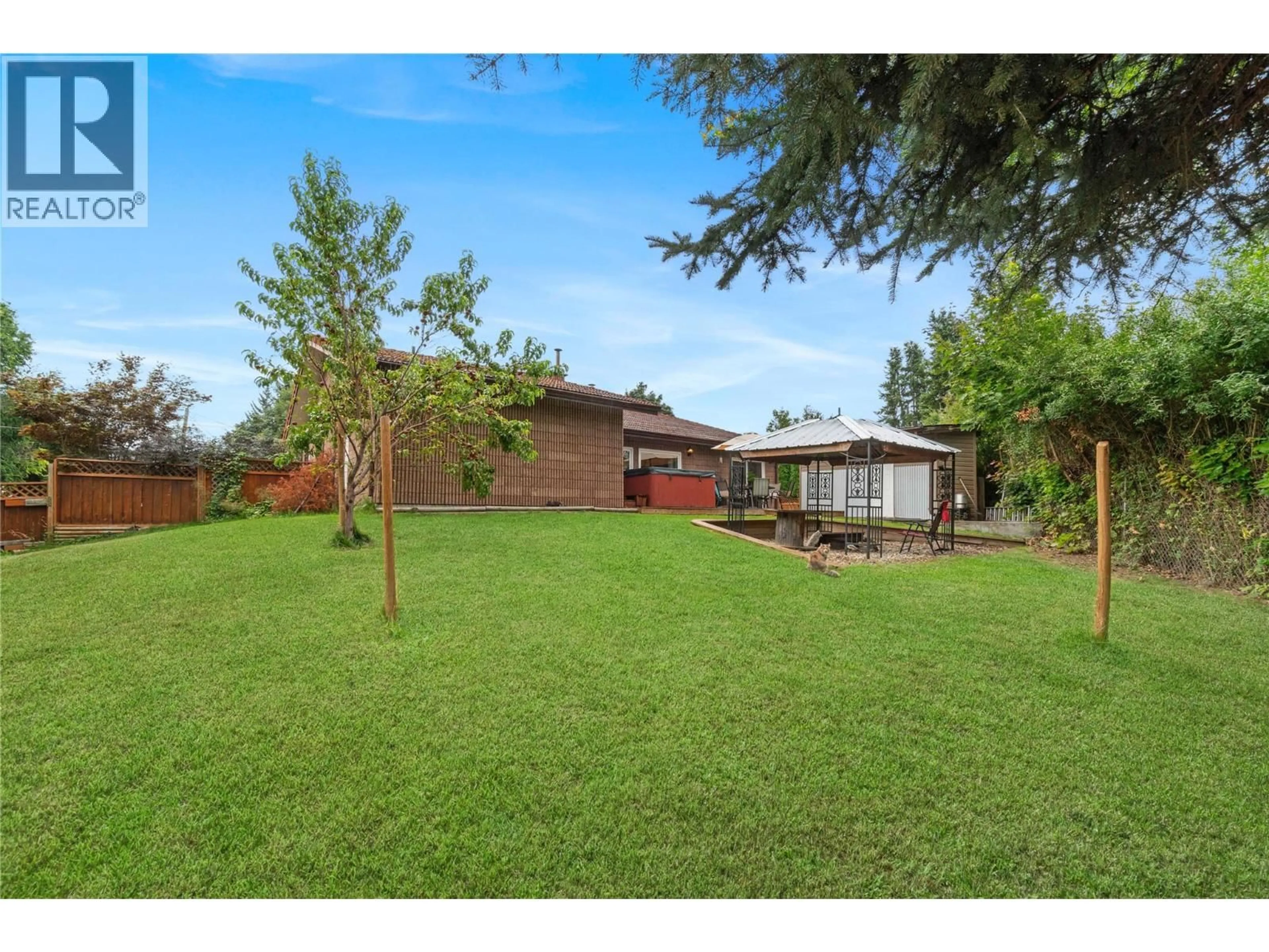 A pic from outside/outdoor area/front of a property/back of a property/a pic from drone, unknown for 3111 5 AVENUE SOUTHEAST, Salmon Arm British Columbia V1E2B8